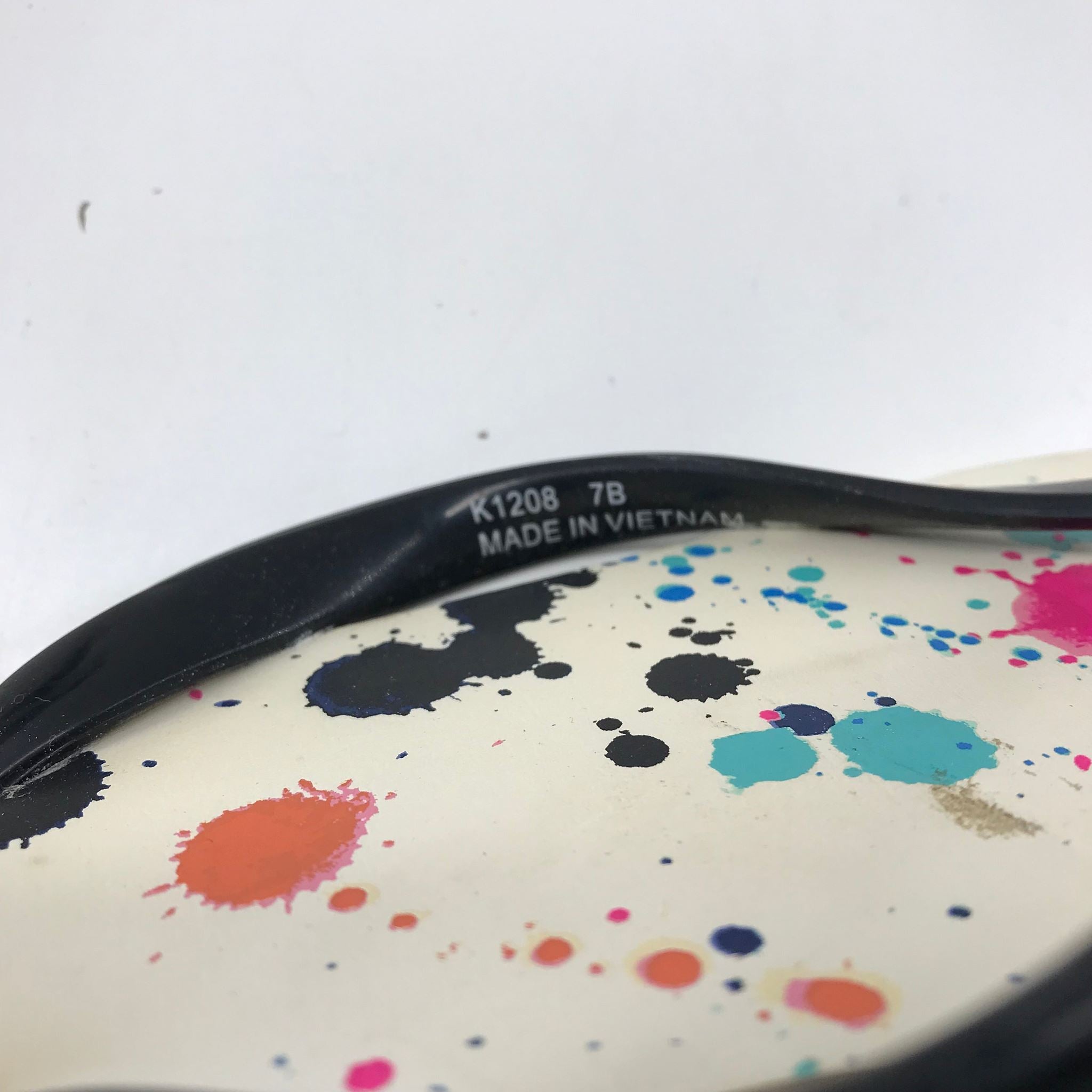 Kate Spade Women’s Felton Flip Flop Paint Splatter Pattern Black Strap Sz 7