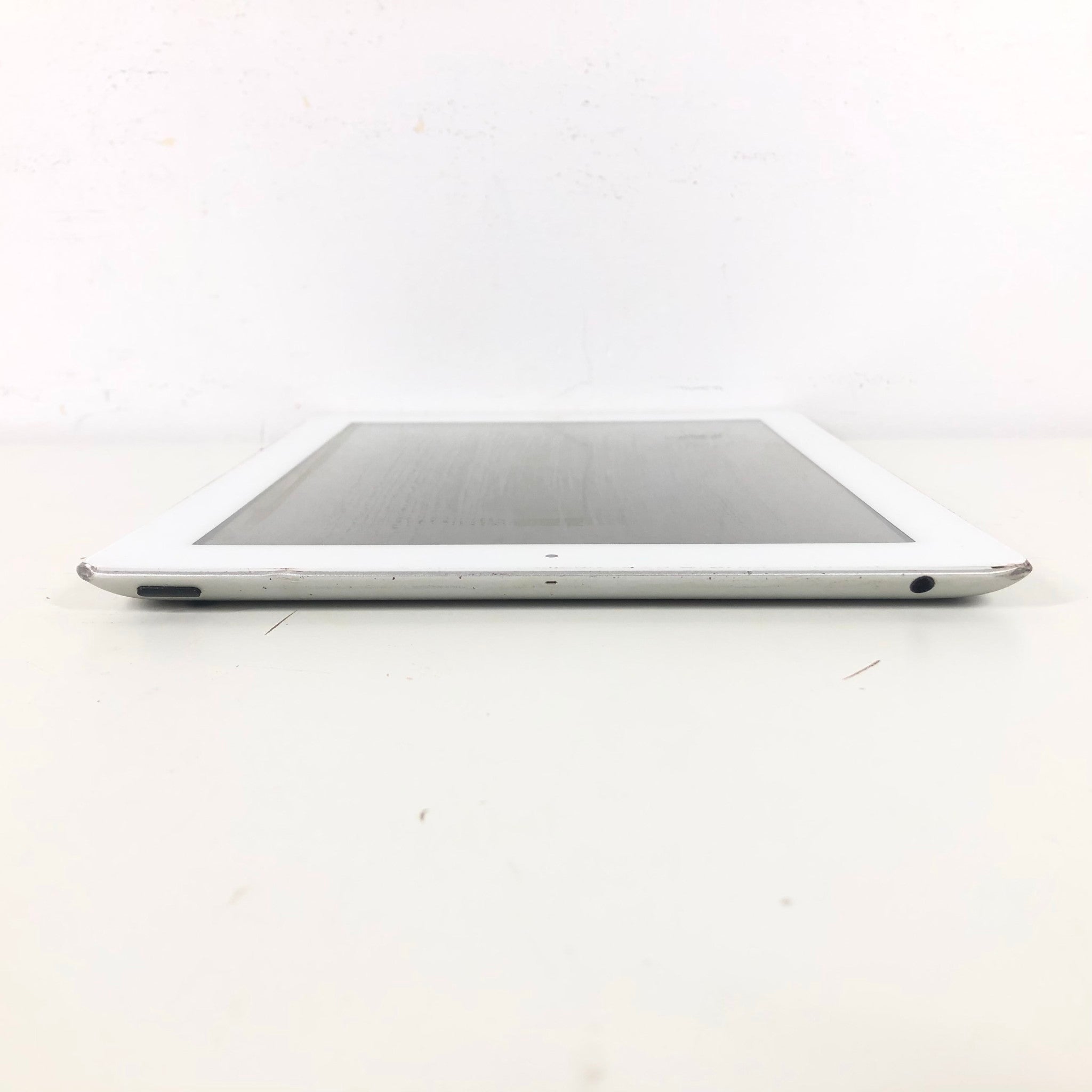 Apple iPad 3 3rd Generation Tablet A1416 32 GB Wi-Fi 9.7in White/Silver