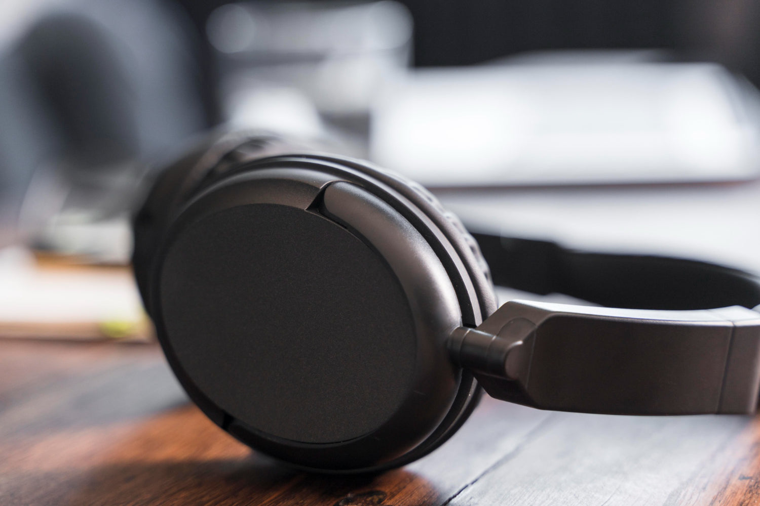Headphones & Earphones