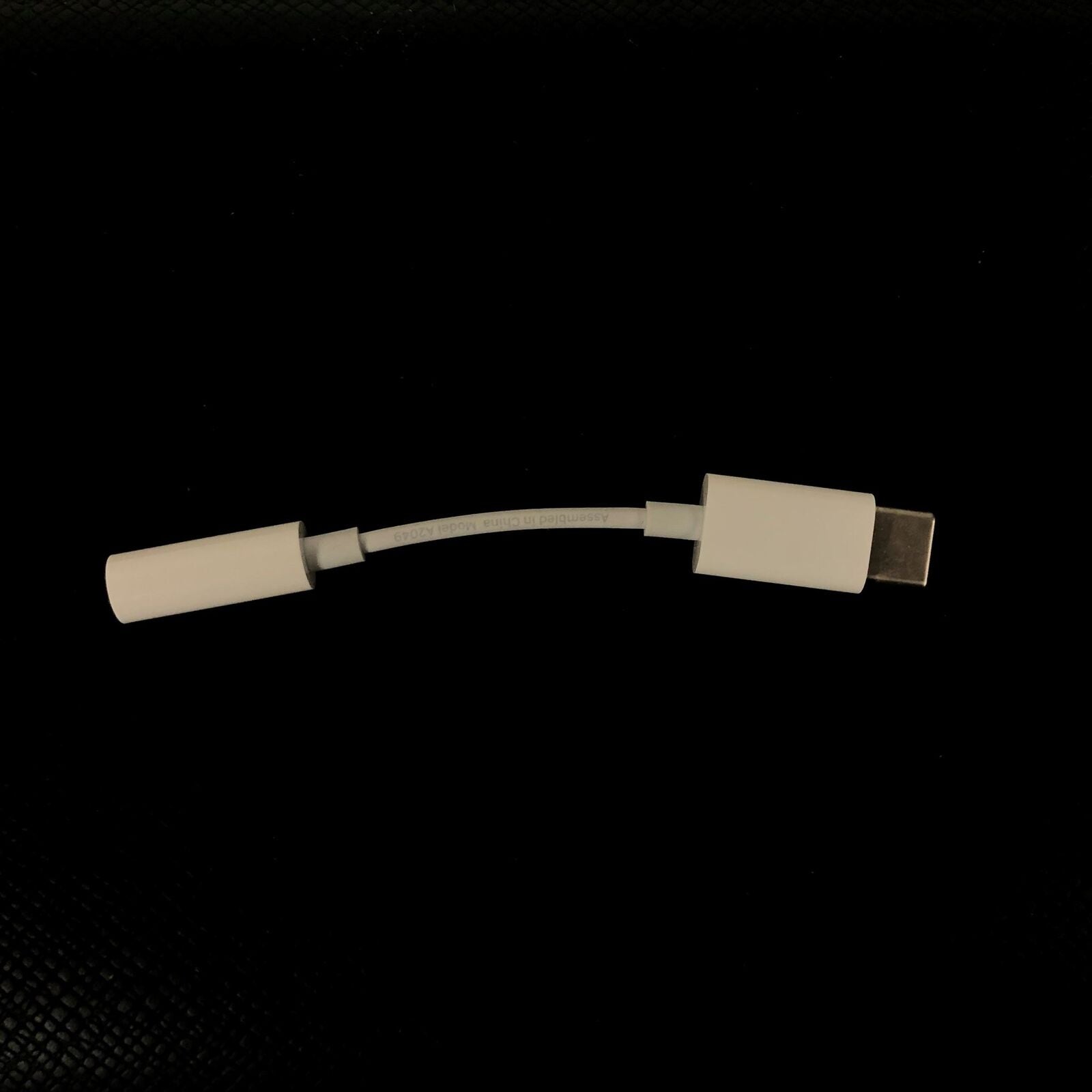 Apple USB-C 3.5mm Headphone Jack Adapter Dongle Macbook iPad A2049