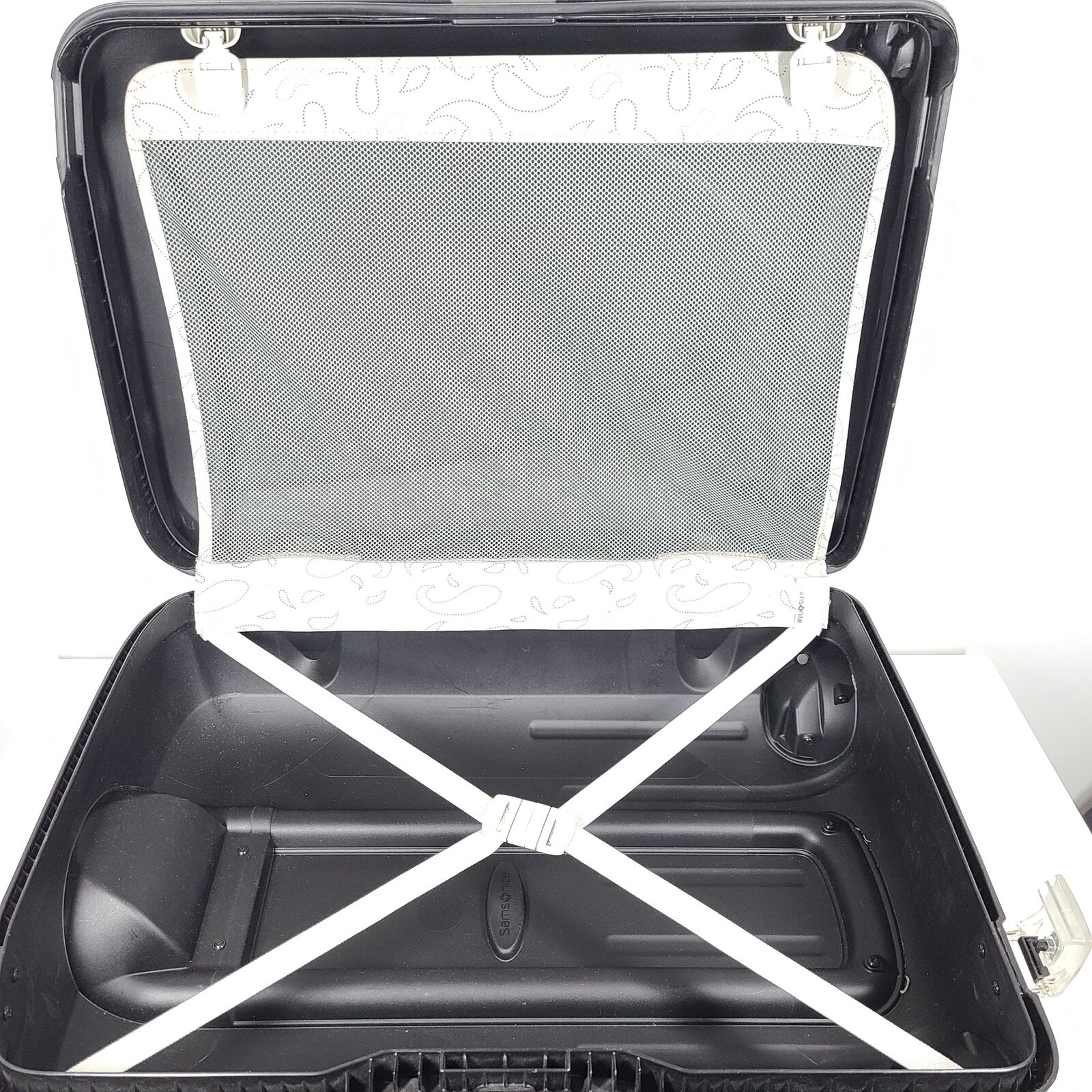 Samsonite 27" Termo Young Upright Two Wheel Hard Shell Suitcase Locking Black