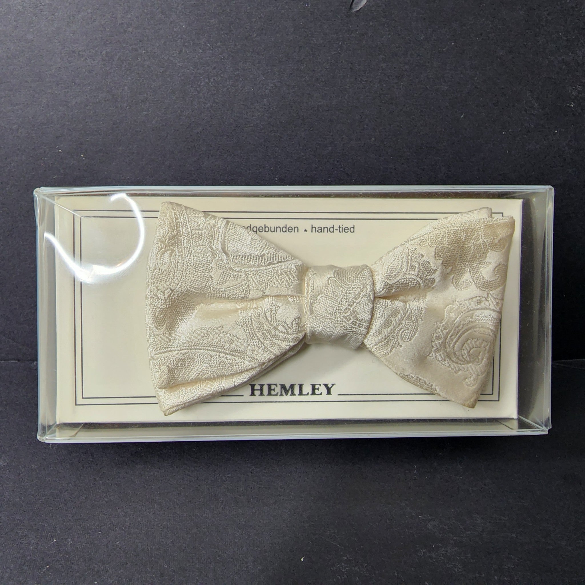 Hemley Paisley White Silk Bow Tie Hand-Tied Made in Germany