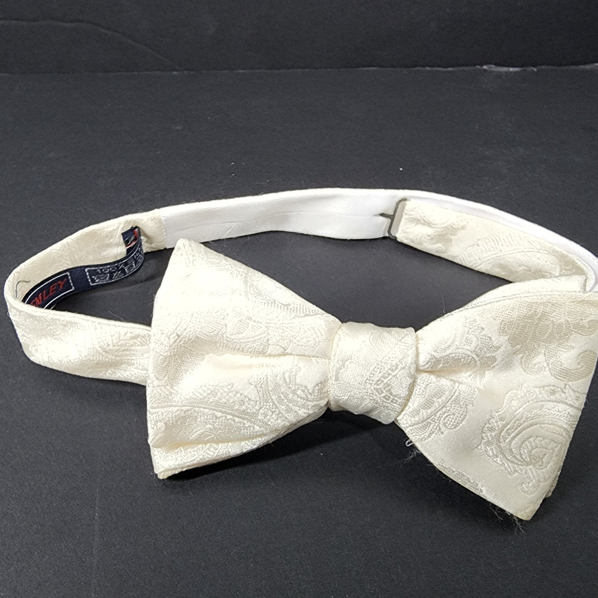 Hemley Paisley White Silk Bow Tie Hand-Tied Made in Germany