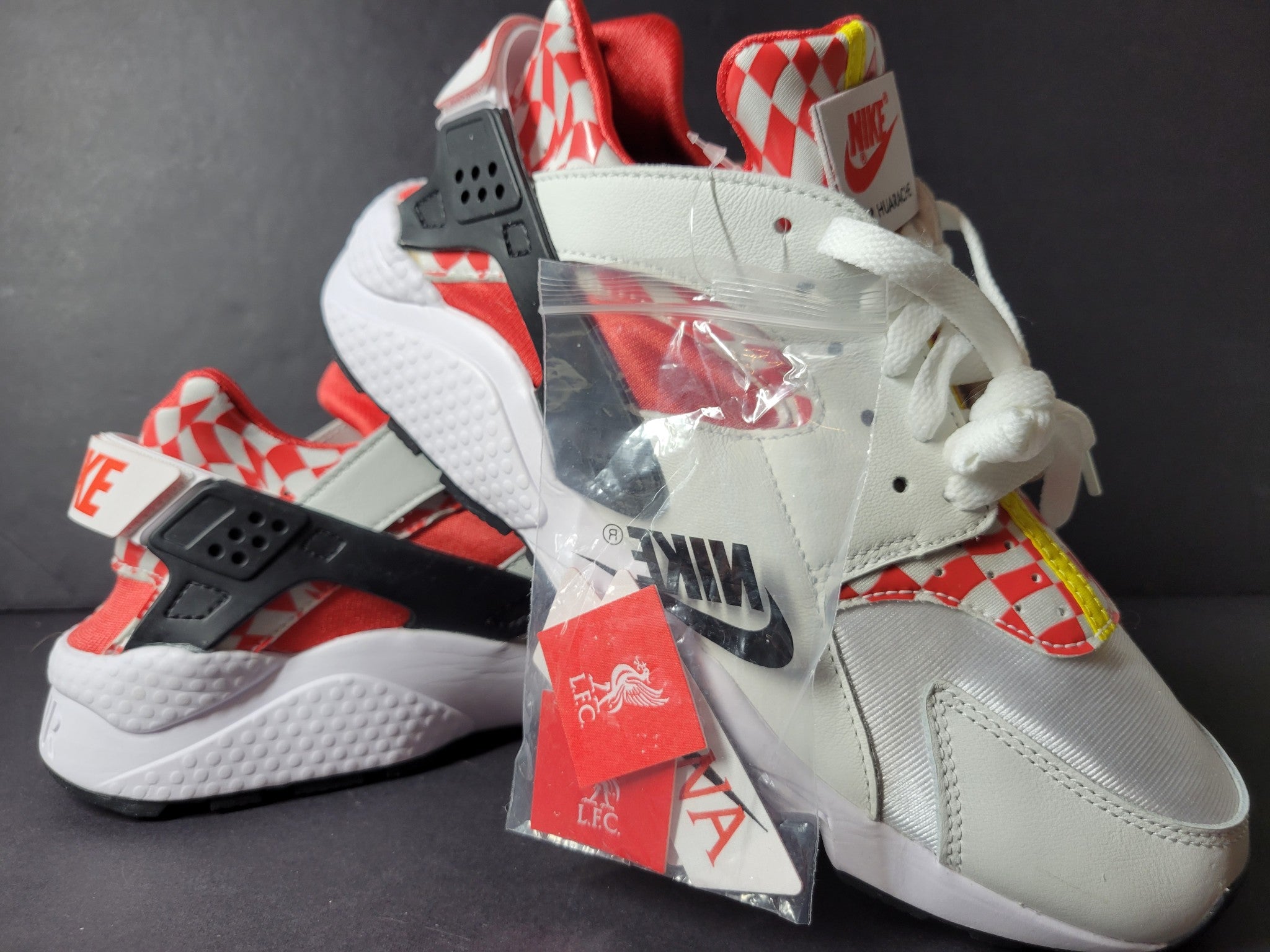 Nike Men's Air Huarache Liverpool Shoes Sneakers DN5080-100 Red 9.5