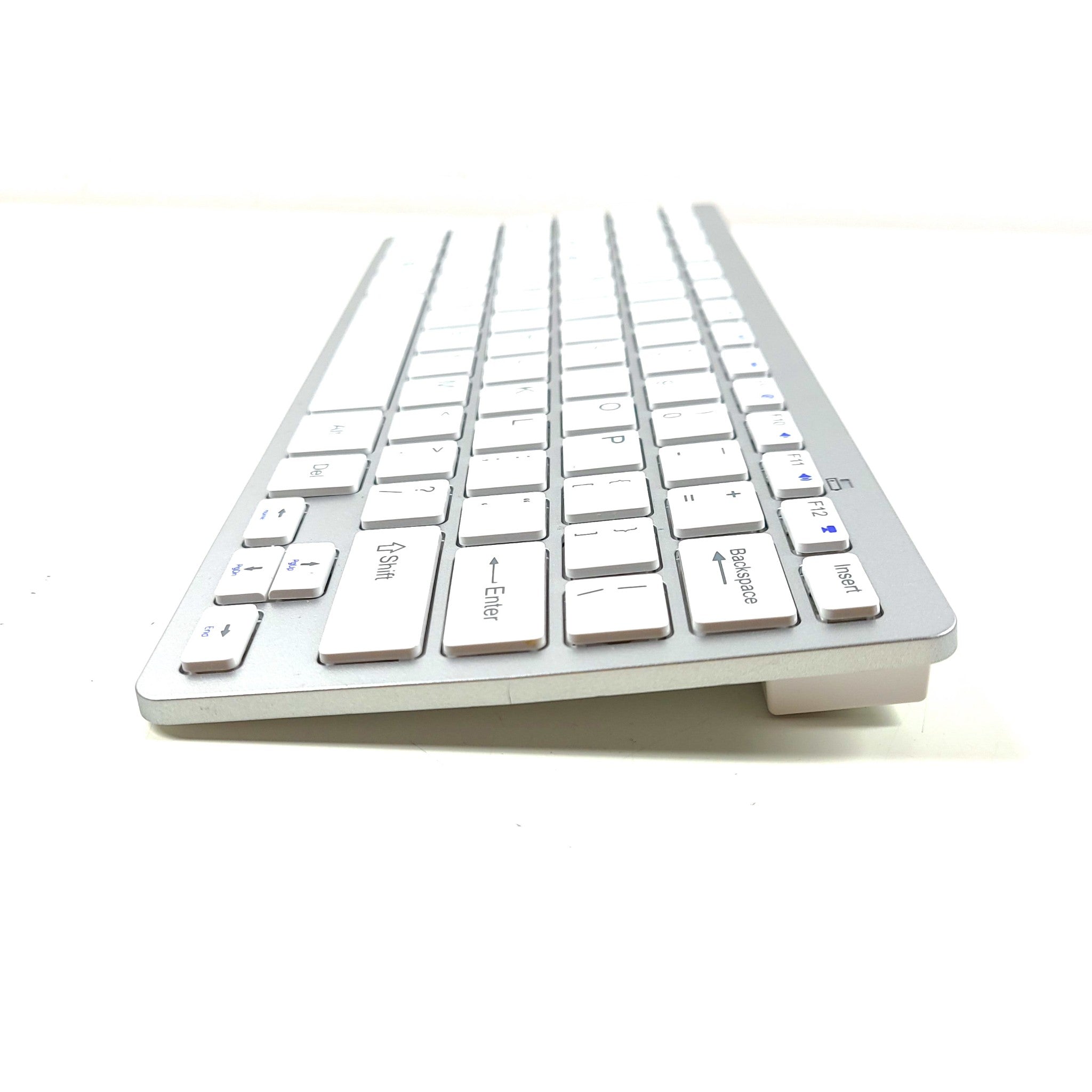 Nexxtech 8063390 Battery Powered Bluetooth 3.0 Keyboard for Windows Android iOS