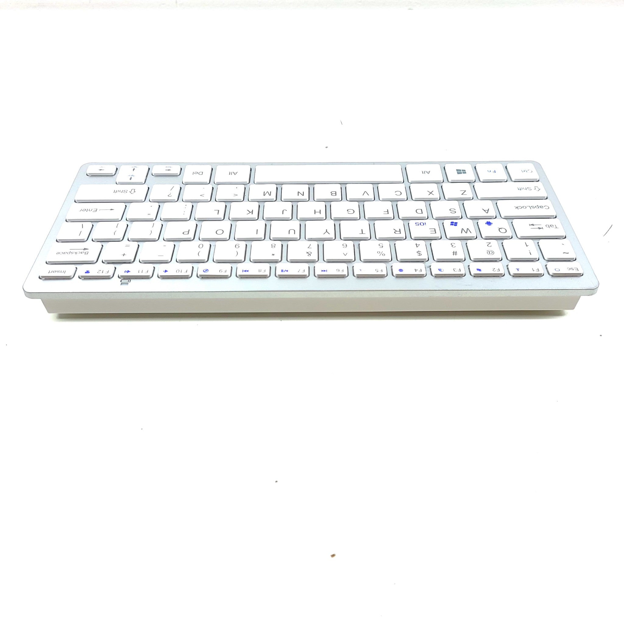 Nexxtech 8063390 Battery Powered Bluetooth 3.0 Keyboard for Windows Android iOS