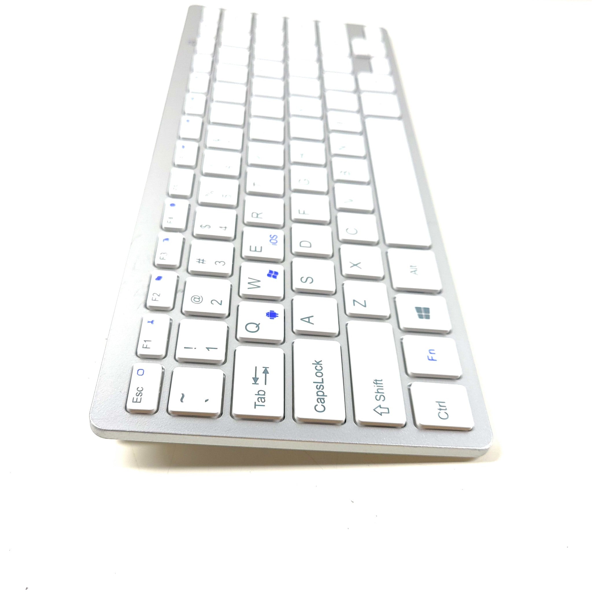 Nexxtech 8063390 Battery Powered Bluetooth 3.0 Keyboard for Windows Android iOS