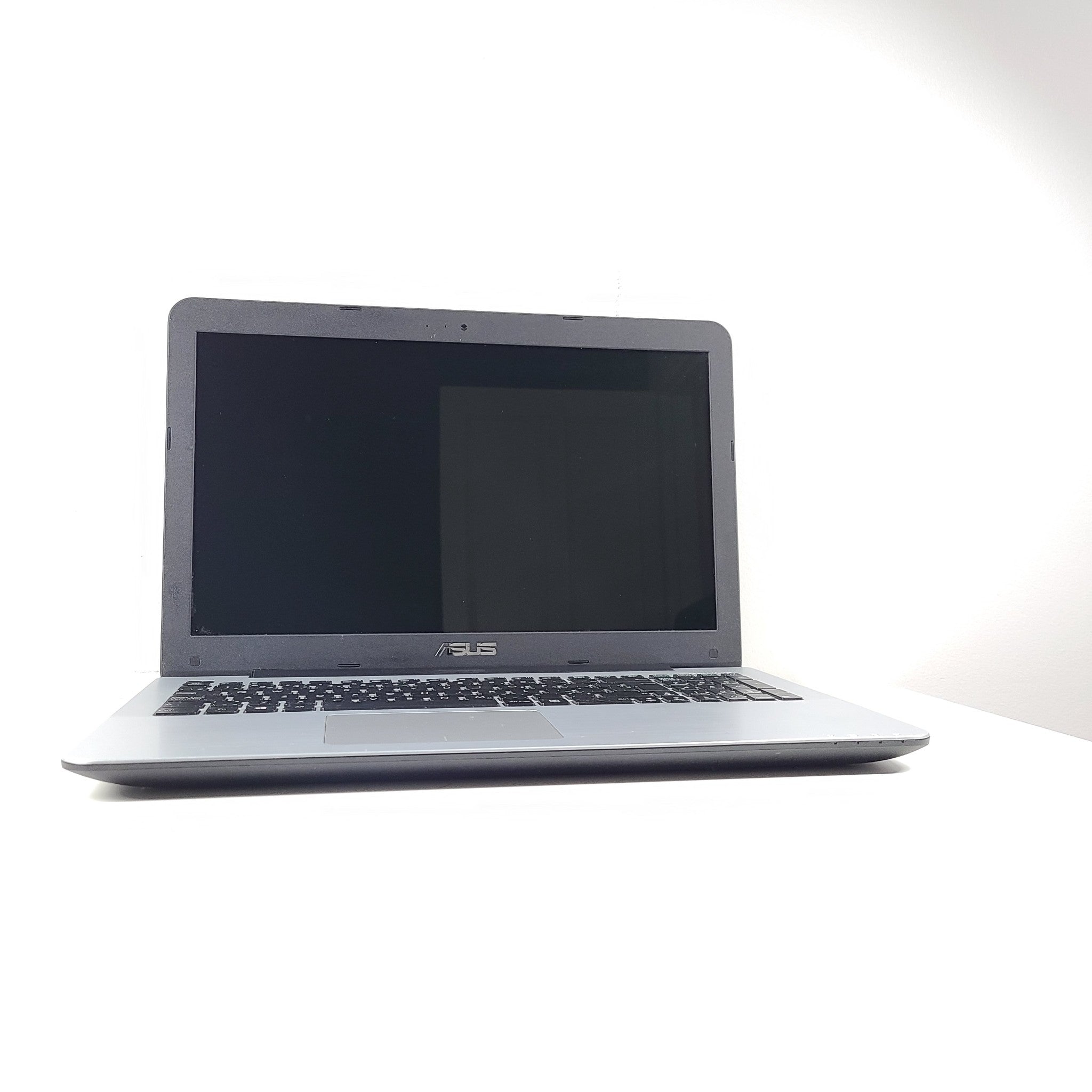 Asus X555Q Laptop 15.6" 256GB SSD AMD A10-96000P @ 2.4GHz 12GB RAM`