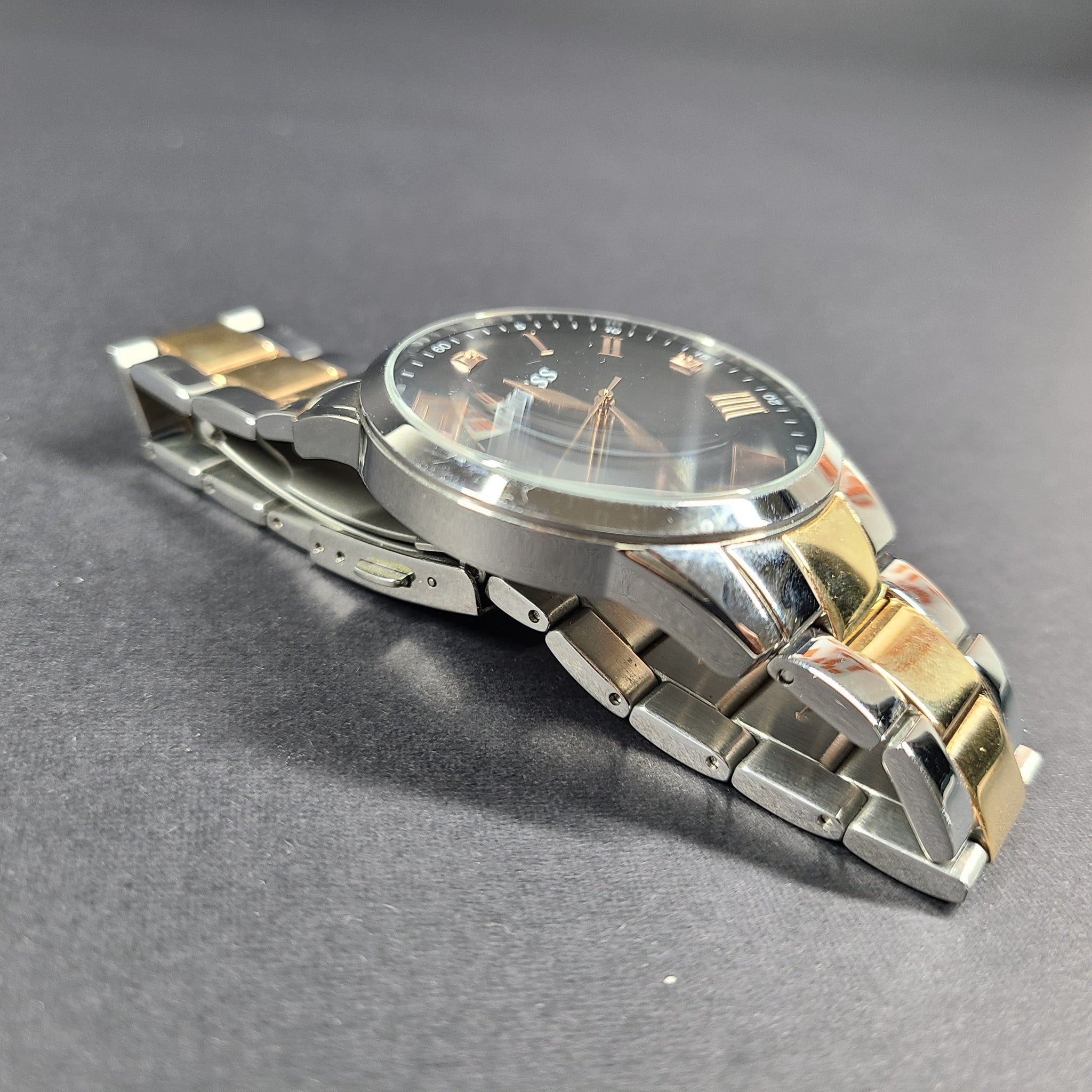 Guess Men's 'Elect' Gold and Silver Tone Stainless Steel Watch Roman Numerals