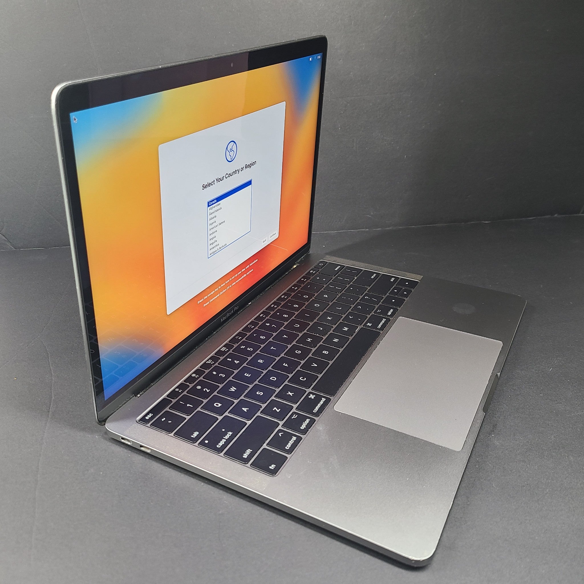 2017 Apple MacBook Pro A1708 13" 256GB SSD Intel Core i7 @2.5GHz 8GB Ram - Gray