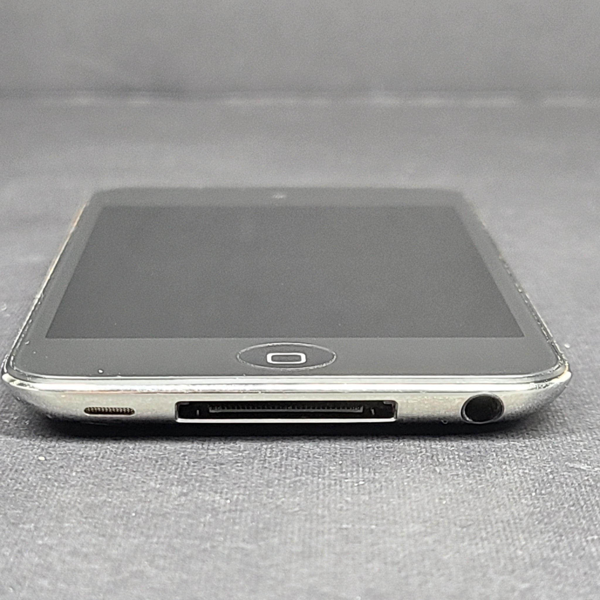 Apple iPod Touch 4th Generation 32GB Music MP3 Player - Black