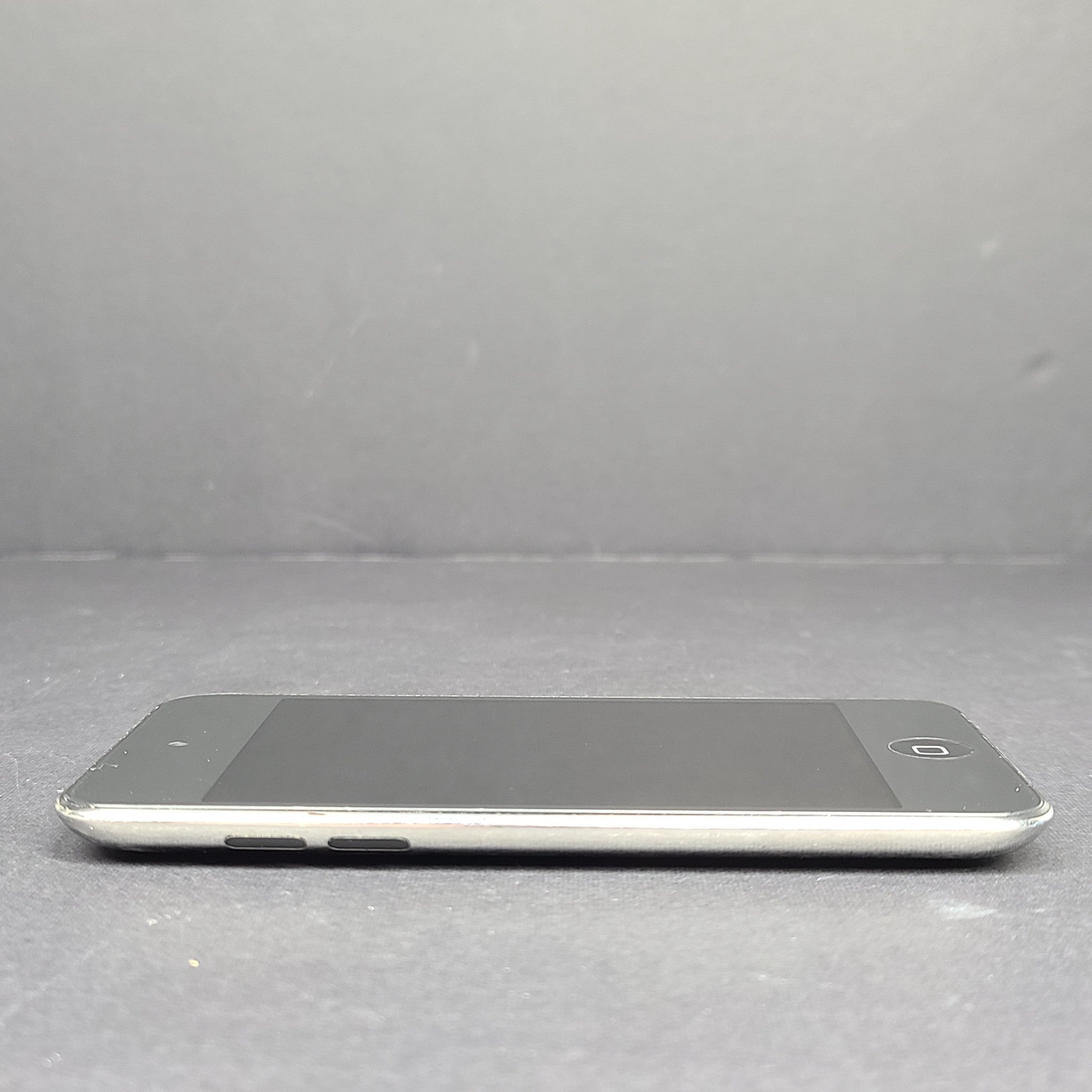 Apple iPod Touch 4th Generation 32GB Music MP3 Player - Black