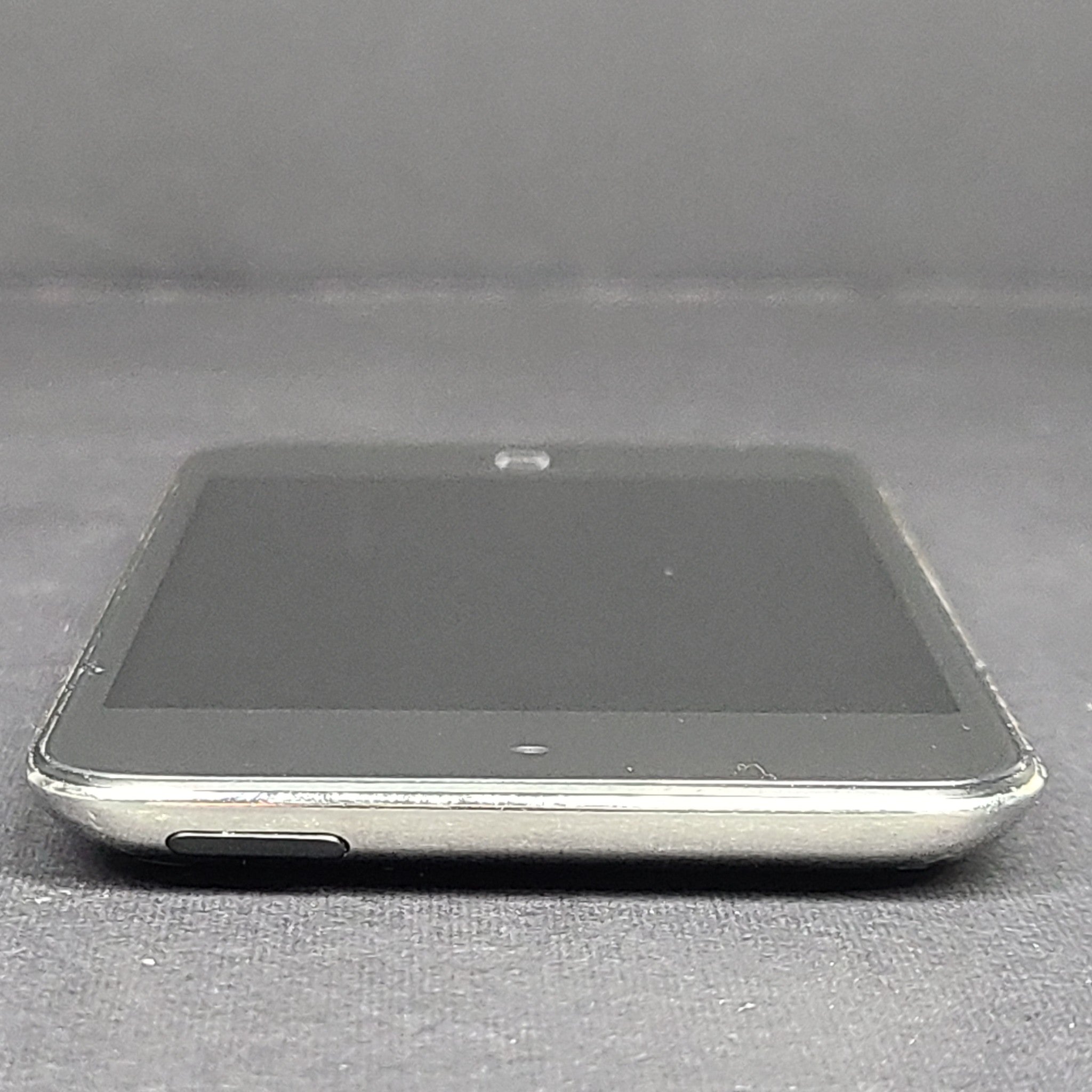 Apple iPod Touch 4th Generation 32GB Music MP3 Player - Black