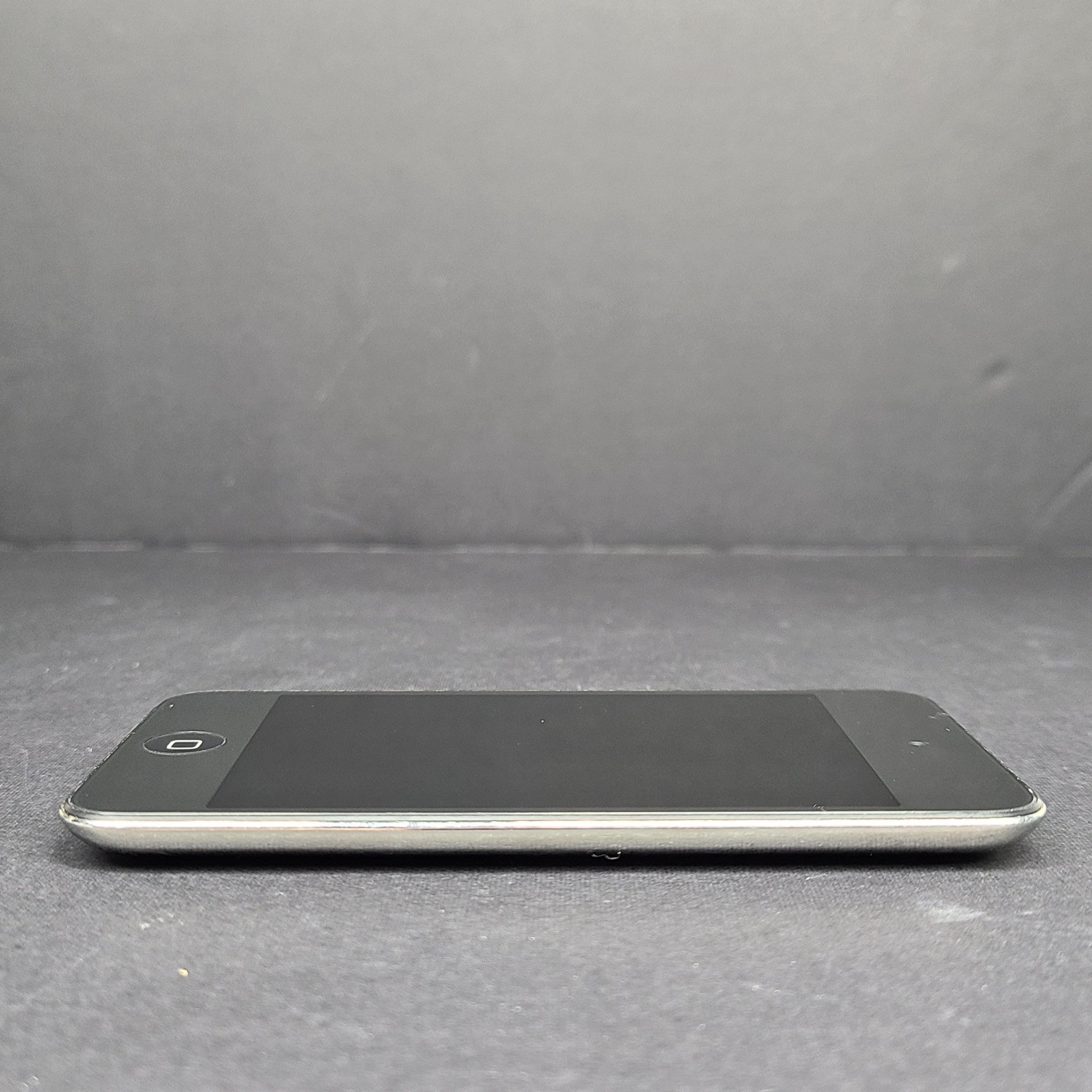 Apple iPod Touch 4th Generation 32GB Music MP3 Player - Black
