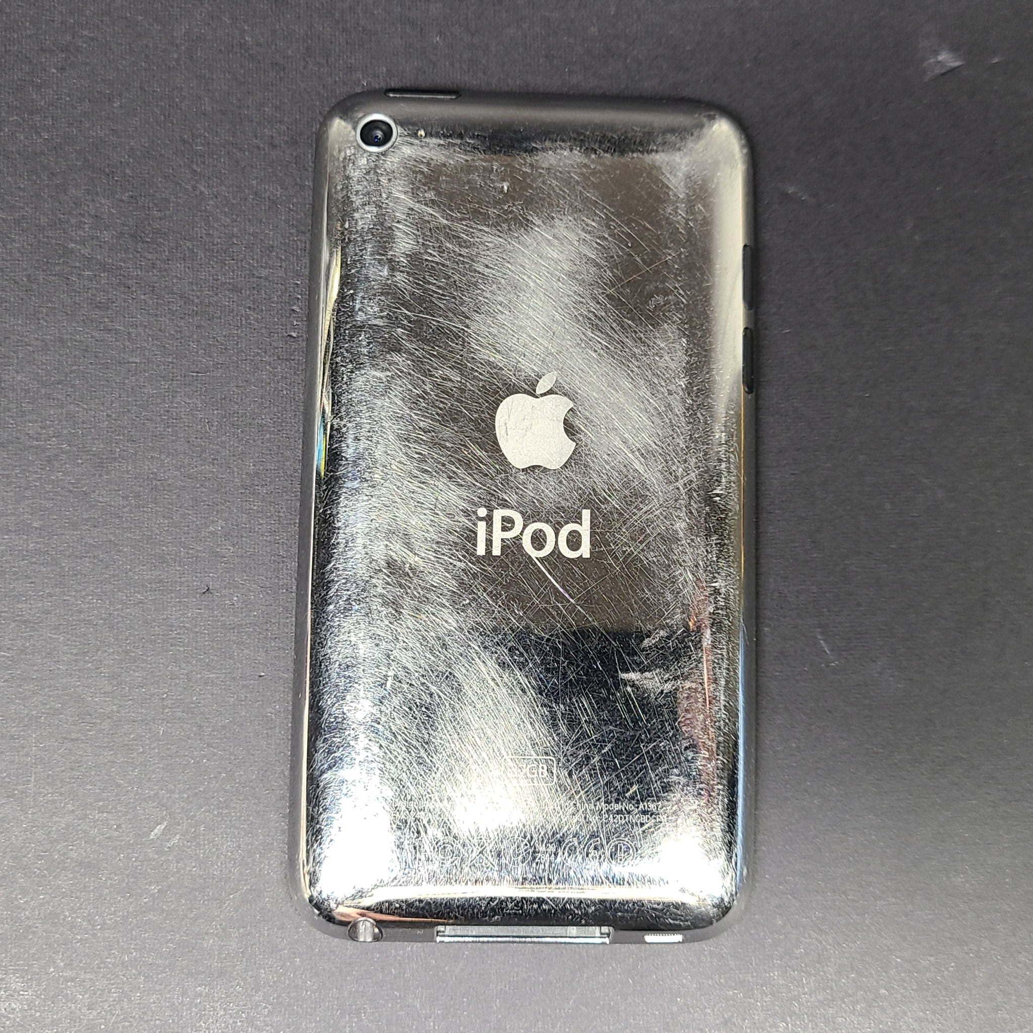 Apple iPod Touch 4th Generation 32GB Music MP3 Player - Black