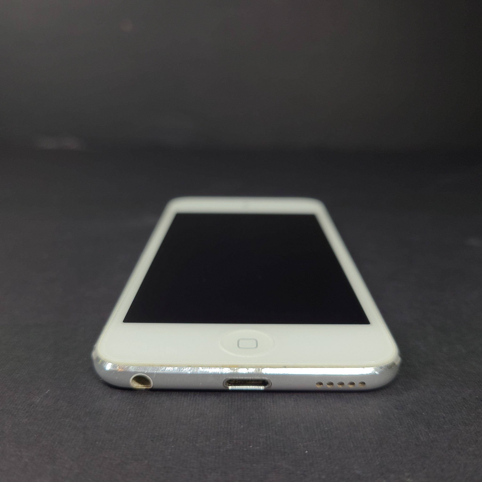 Apple iPod Touch 7th Generation 128GB MP3 Media Player A2178 - Silver