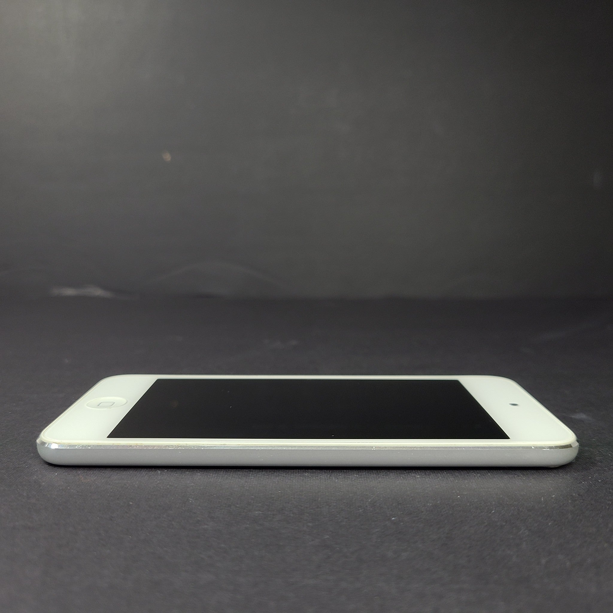 Apple iPod Touch 7th Generation 128GB MP3 Media Player A2178 - Silver