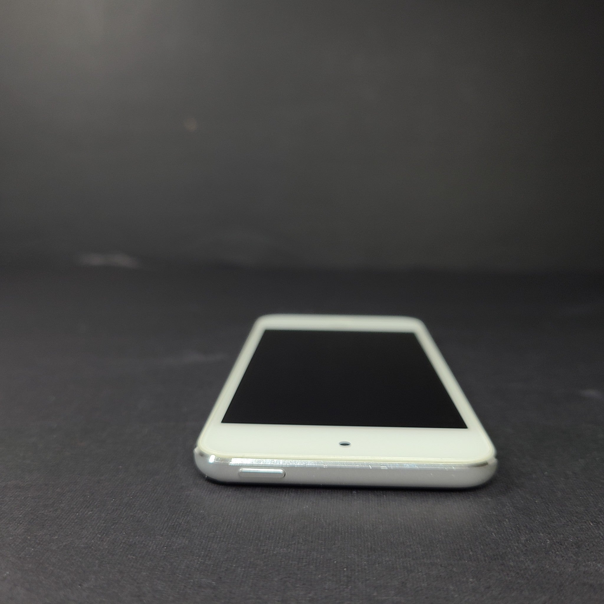 Apple iPod Touch 7th Generation 128GB MP3 Media Player A2178 - Silver