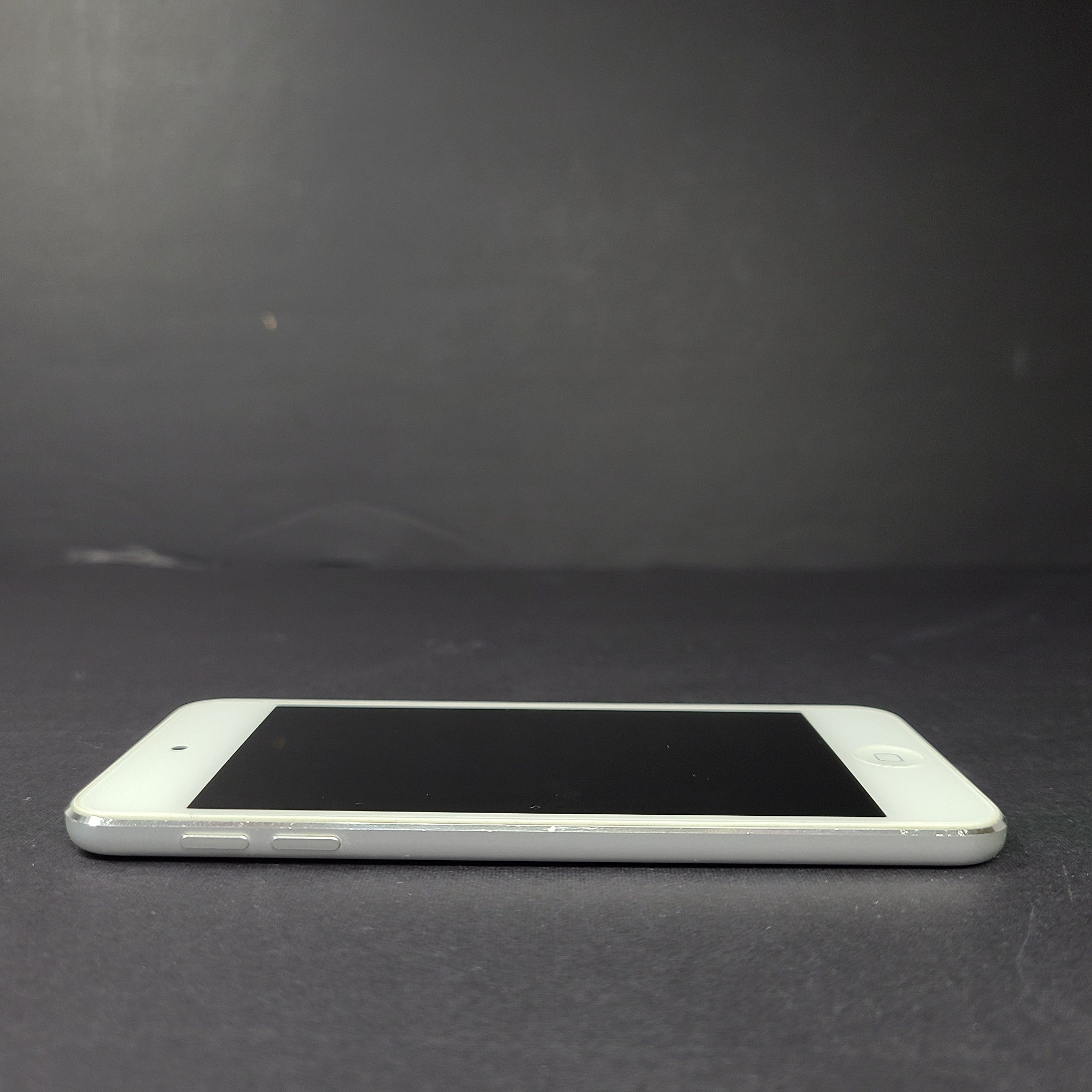 Apple iPod Touch 7th Generation 128GB MP3 Media Player A2178 - Silver