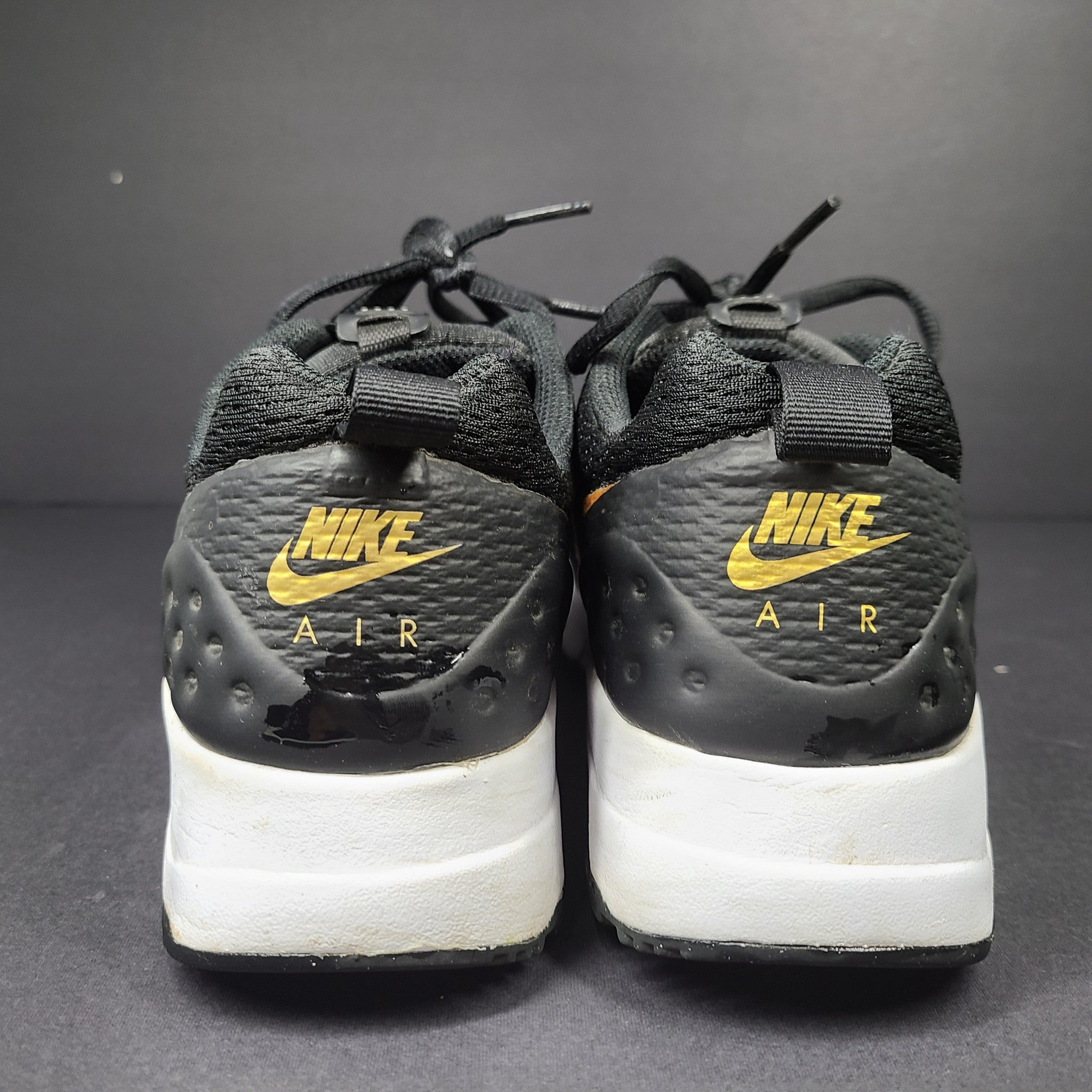 Nike Women's Air Max Motion LW Black Metallic Gold Running Shoes 833662-002 Sz 7