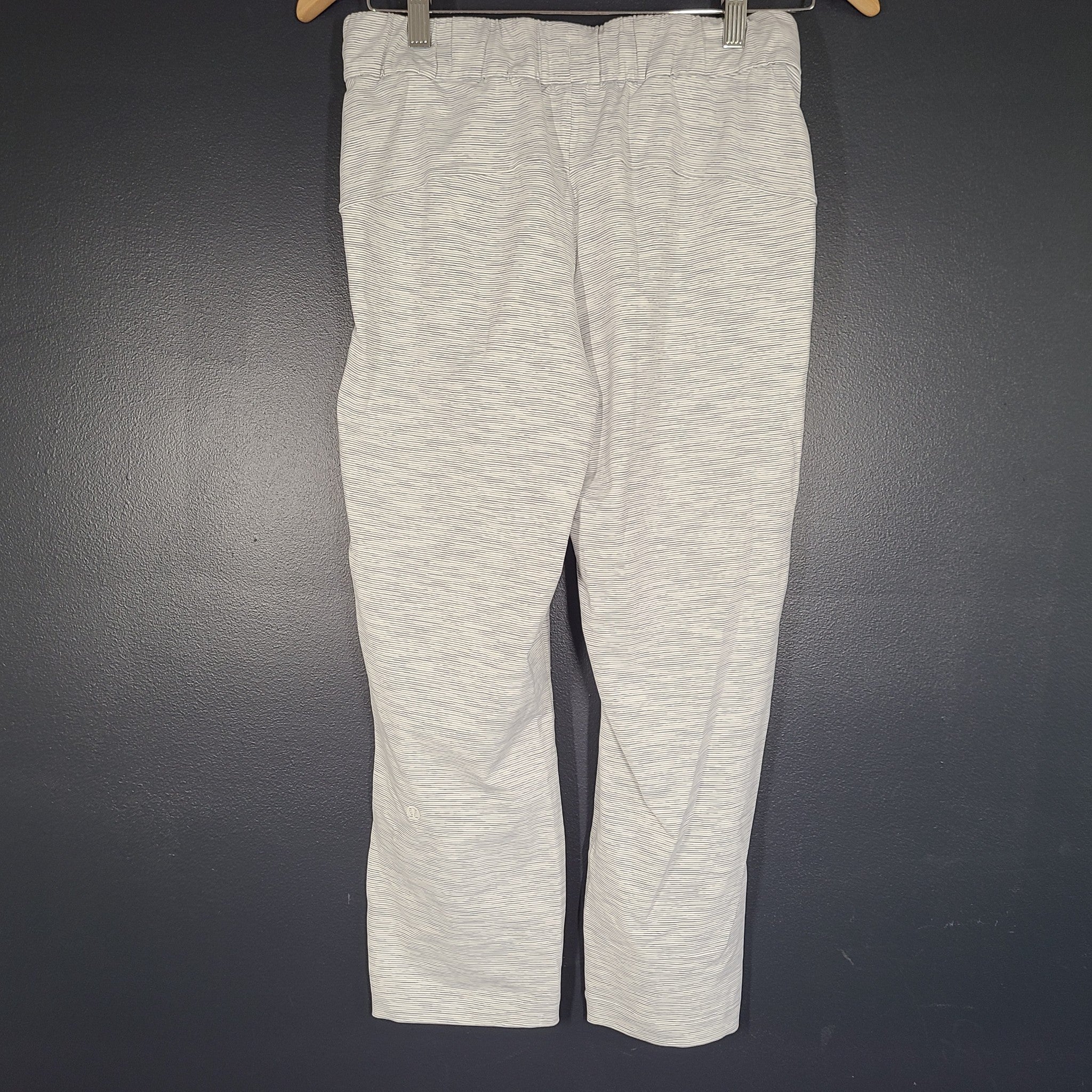 Lululemon On The Fly Crop Pants 23" Gray Sz 4