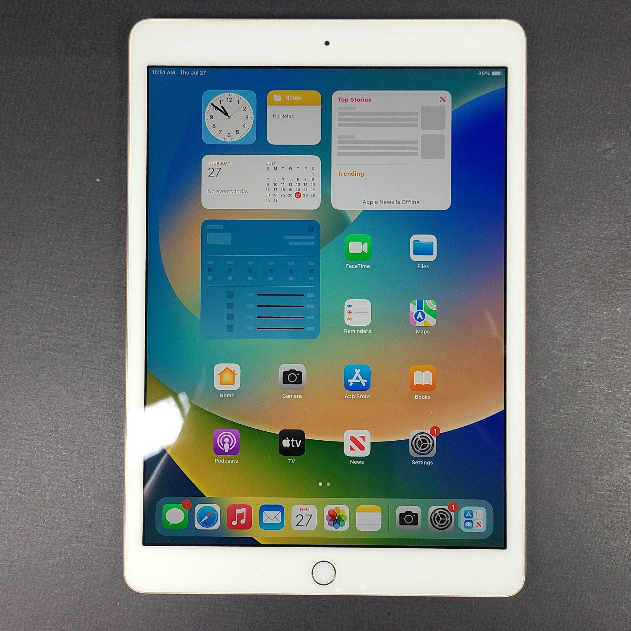 Apple iPad 8th Generation A2270 128GB Wi-Fi 10.2in - Rose Gold - Excellent!
