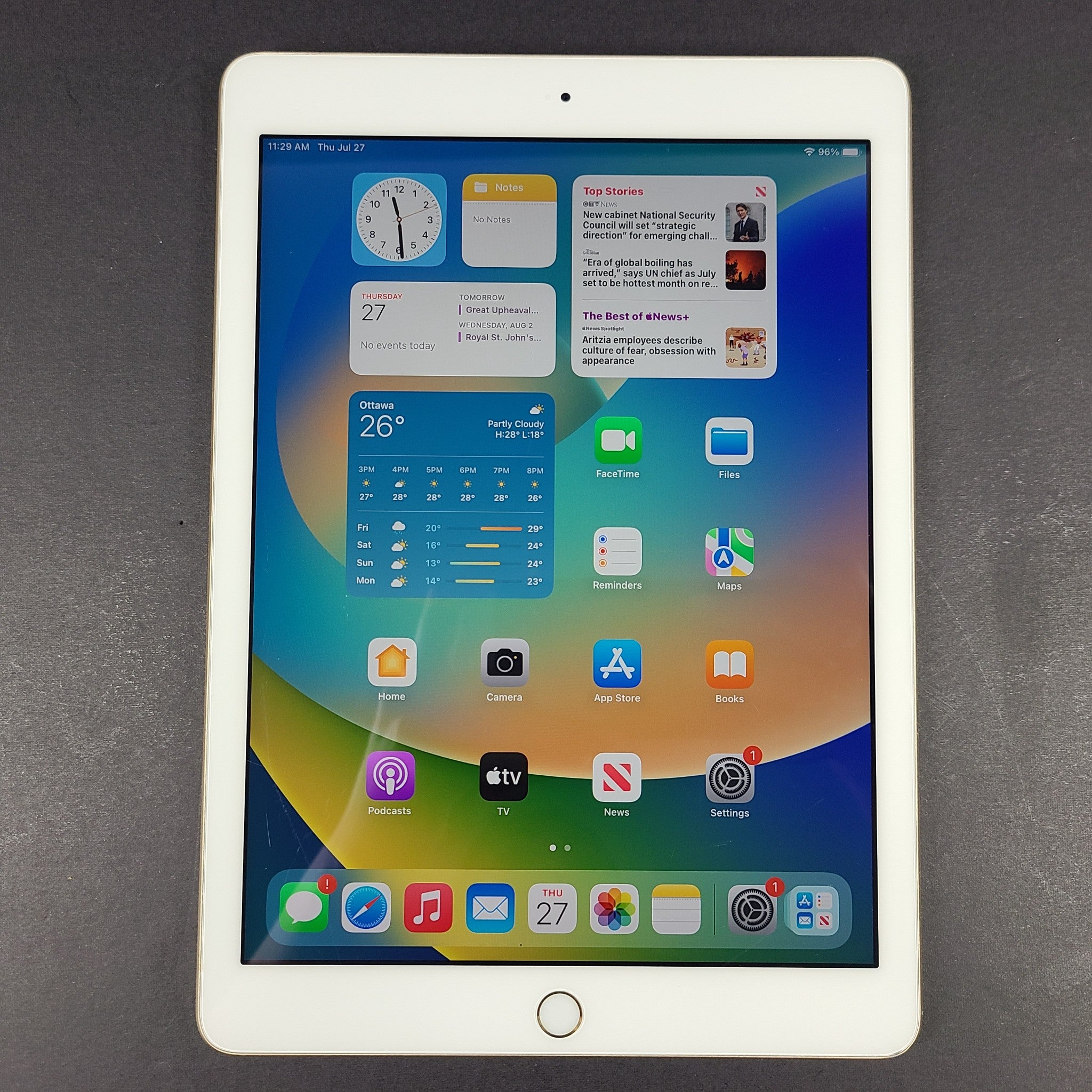 Apple iPad 5 5th Gen. 32GB, Wi-Fi, 9.7in - Gold iOS Tablet A1822 A1
