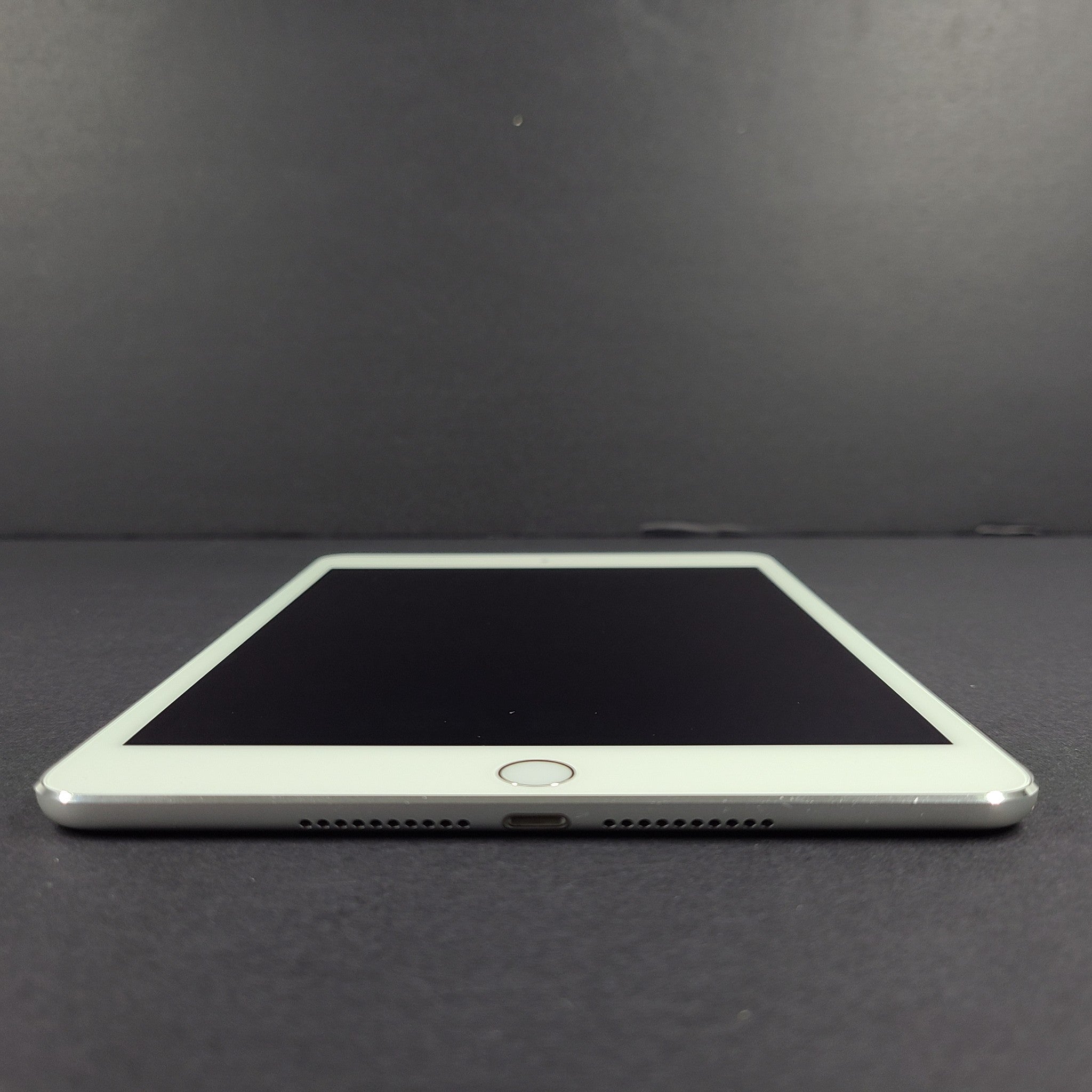 Apple iPad mini 4 (4th Gen)128GB, Wi-Fi, 7.9in iOS Tablet A1538 - Silver