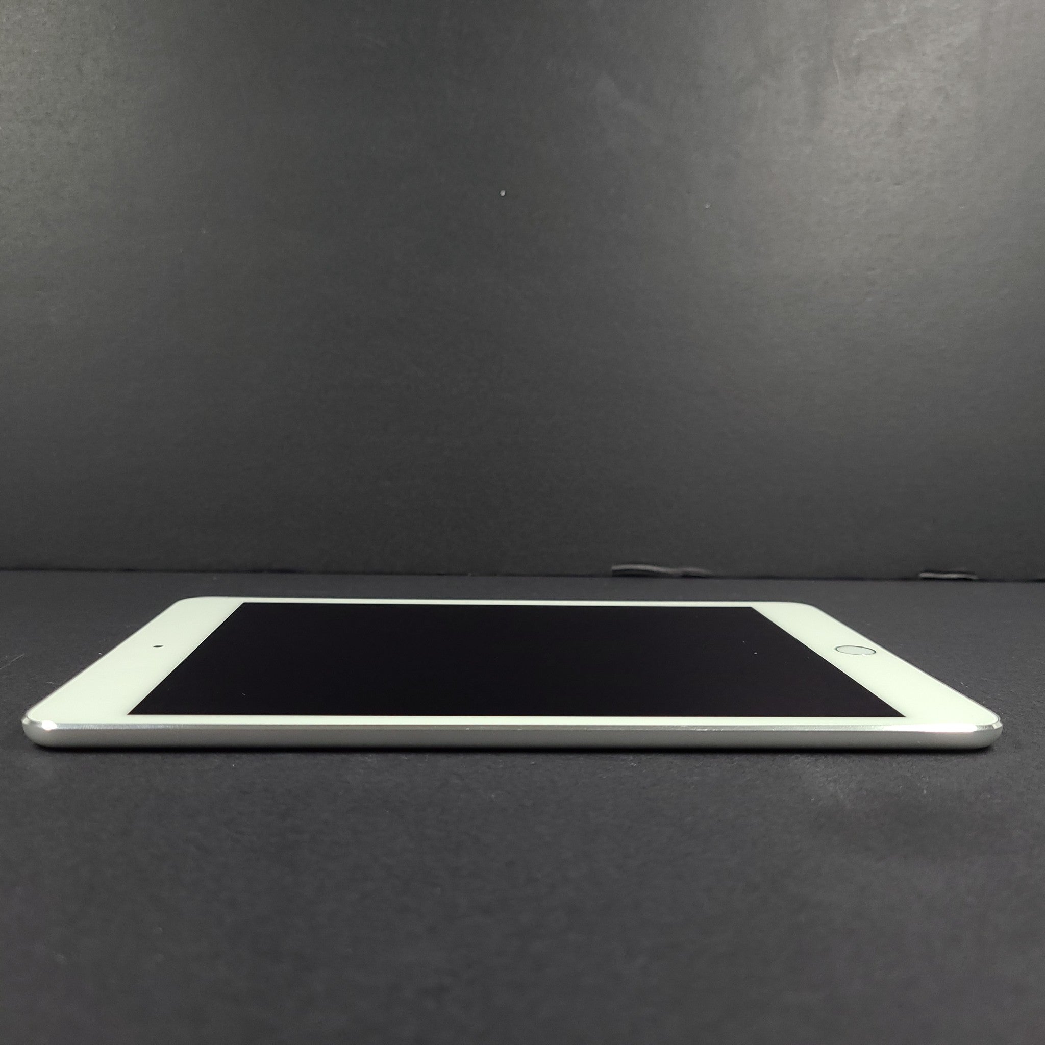 Apple iPad mini 4 (4th Gen)128GB, Wi-Fi, 7.9in iOS Tablet A1538 - Silver