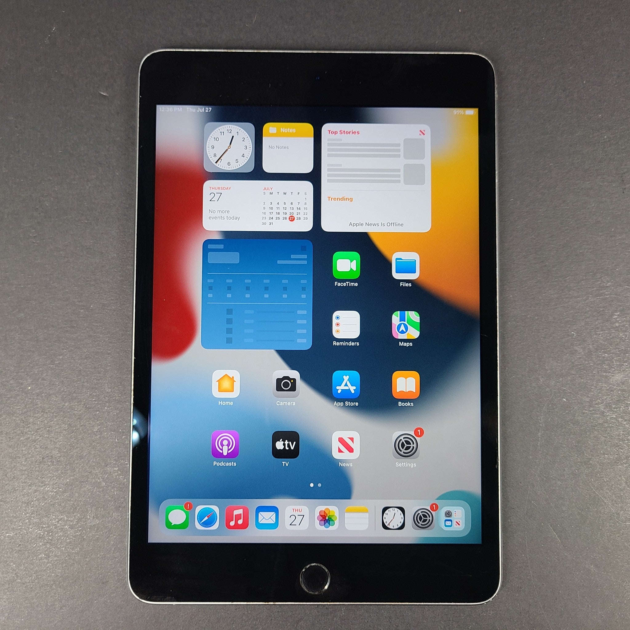 Apple iPad mini 4 (4th Gen) 128GB Wi-Fi only 7.9in iOS Tablet A1538 Space Gray