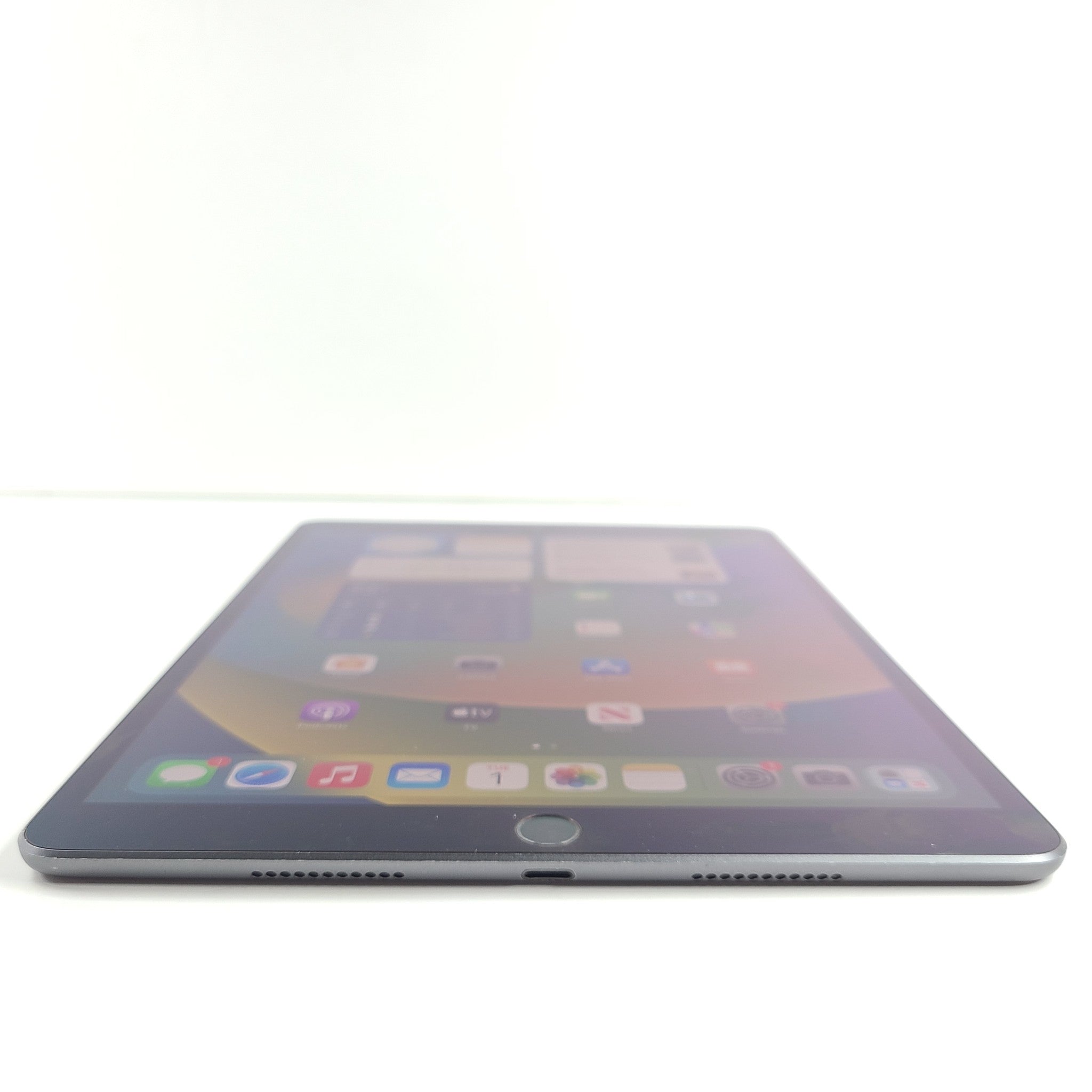Apple iPad Air 3 3rd Gen 64GB, Wi-Fi, A2152, 10.5in - Space Gray
