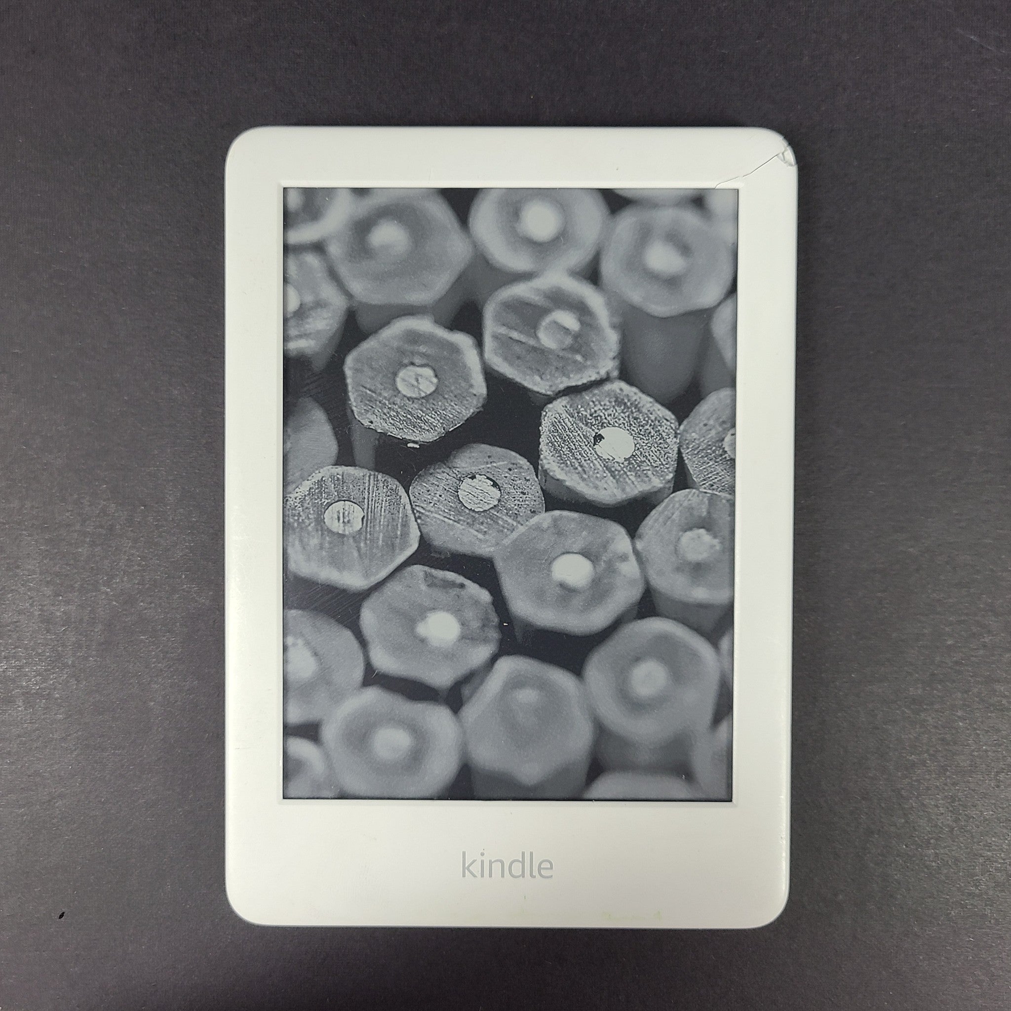 Amazon Kindle 10th Generation 8GB Wi-Fi 6in - White - V1 CORNER