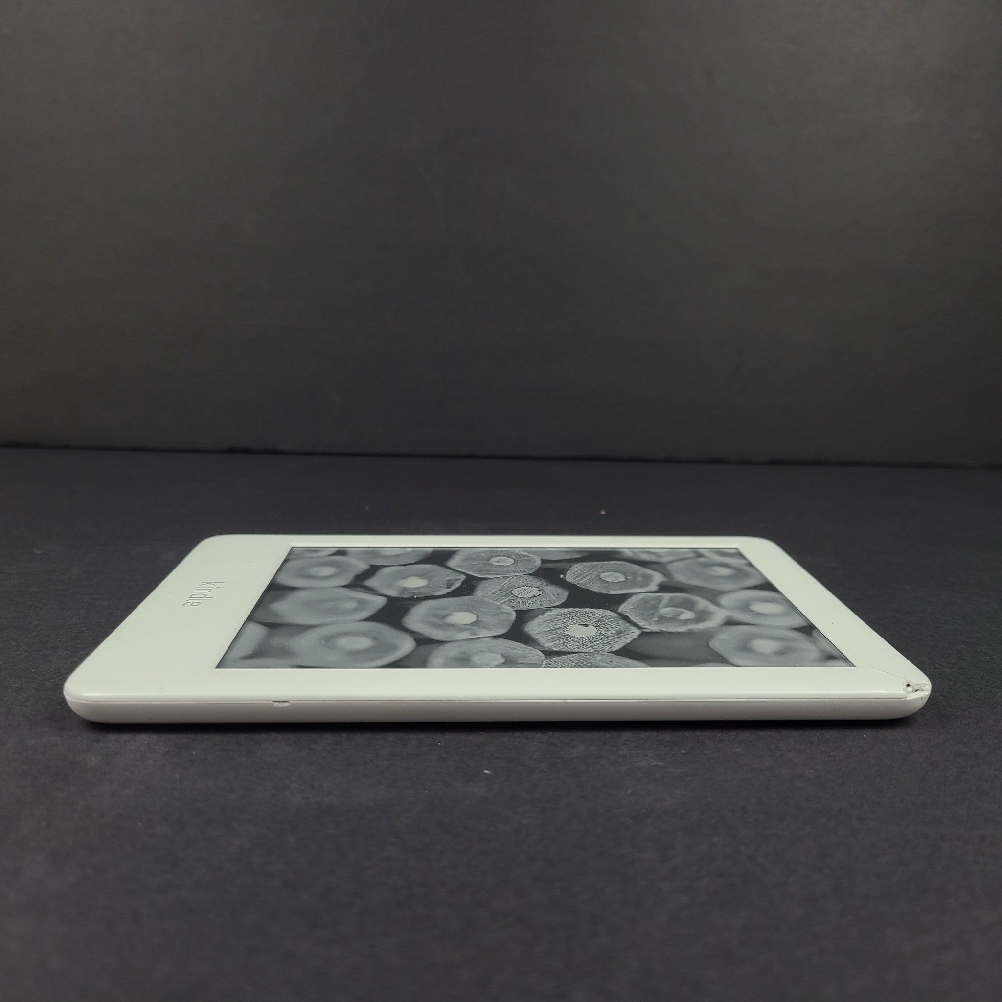 Amazon Kindle 10th Generation 8GB Wi-Fi 6in - White - V1 CORNER