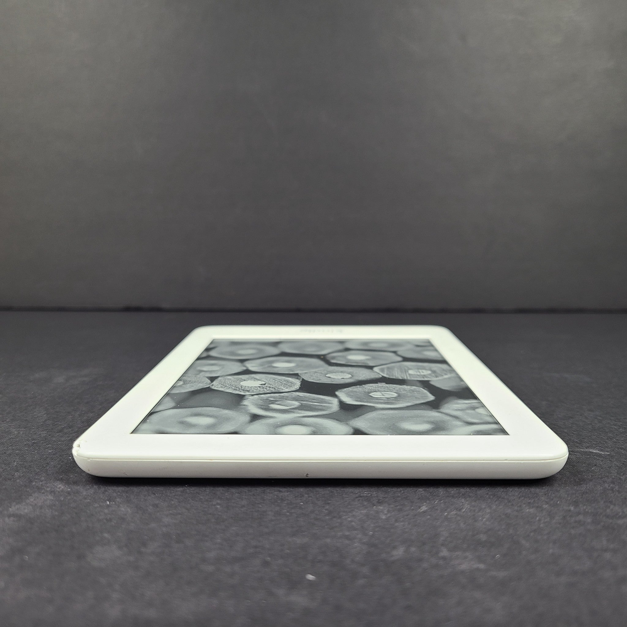 Amazon Kindle 10th Generation 8GB Wi-Fi 6in - White - V1 CORNER