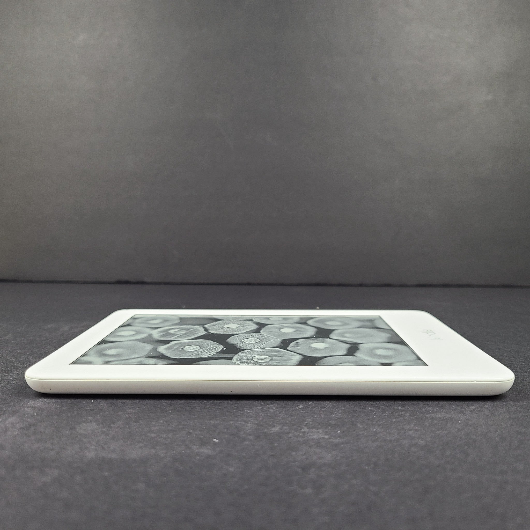 Amazon Kindle 10th Generation 8GB Wi-Fi 6in - White - V1 CORNER