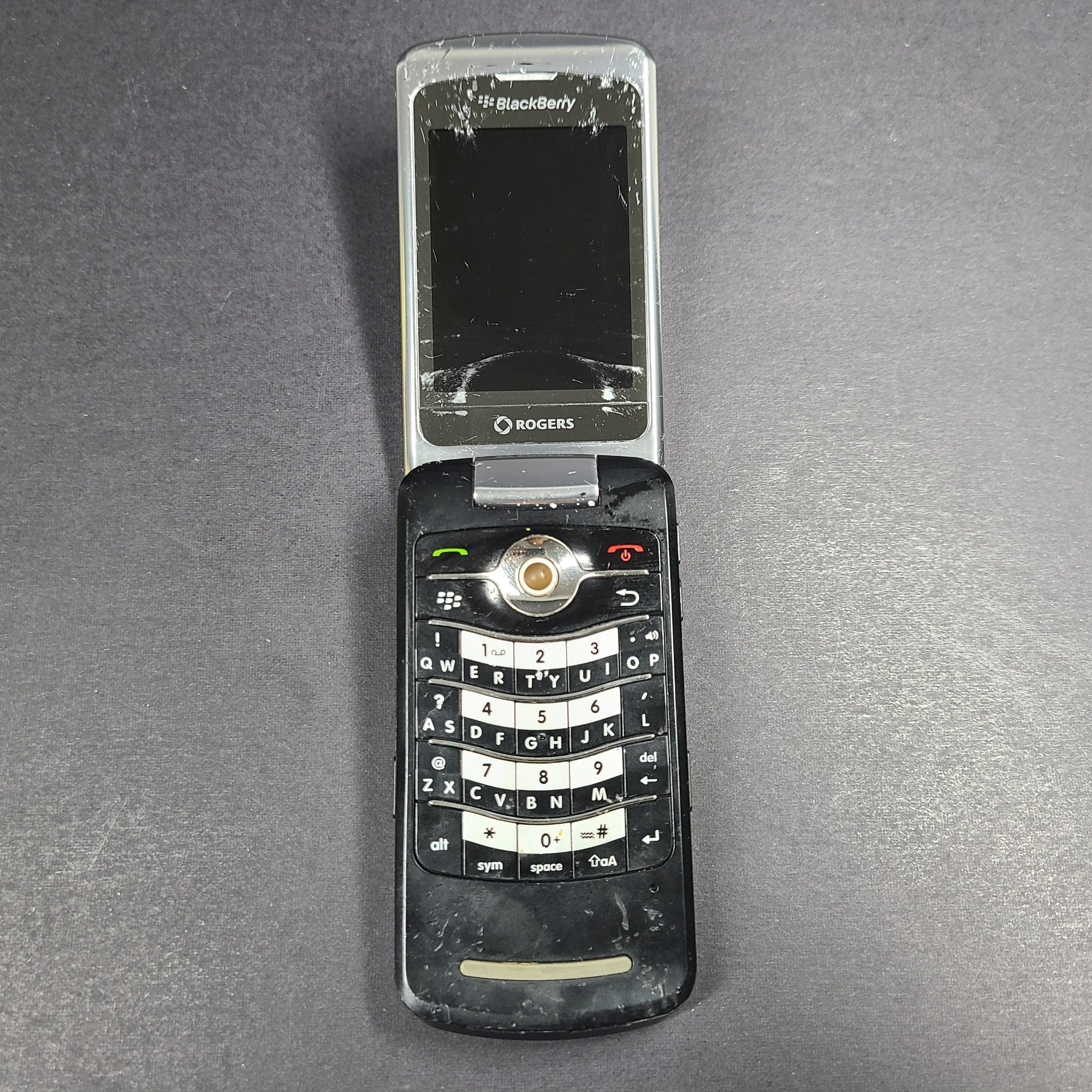 BlackBerry Pearl Flip 8220 75MB Black GSM Rogers Flip Phone - FOR PARTS