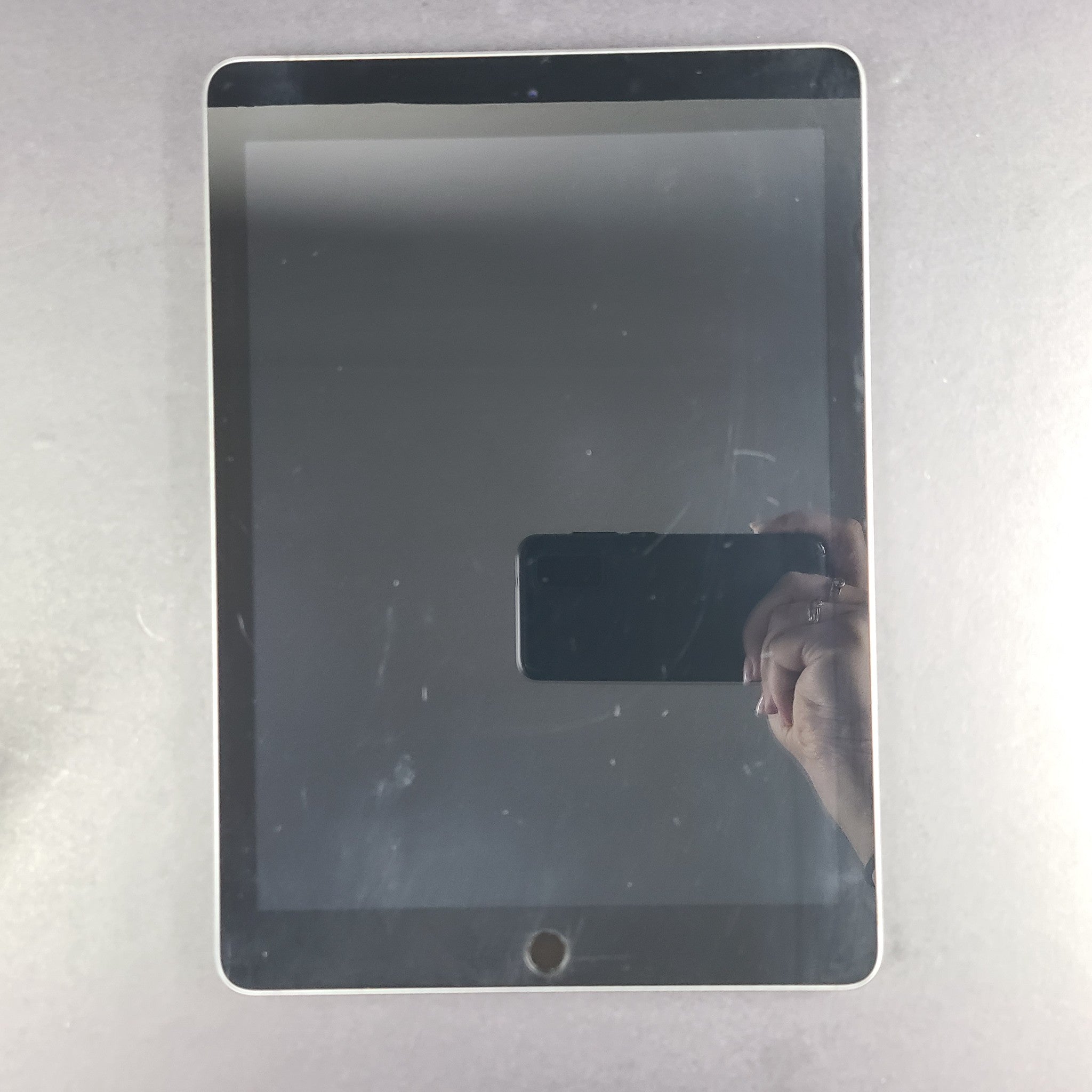 Apple iPad 6th Generation 9.7in A1893 32GB WiFi - Space Gray READ V1