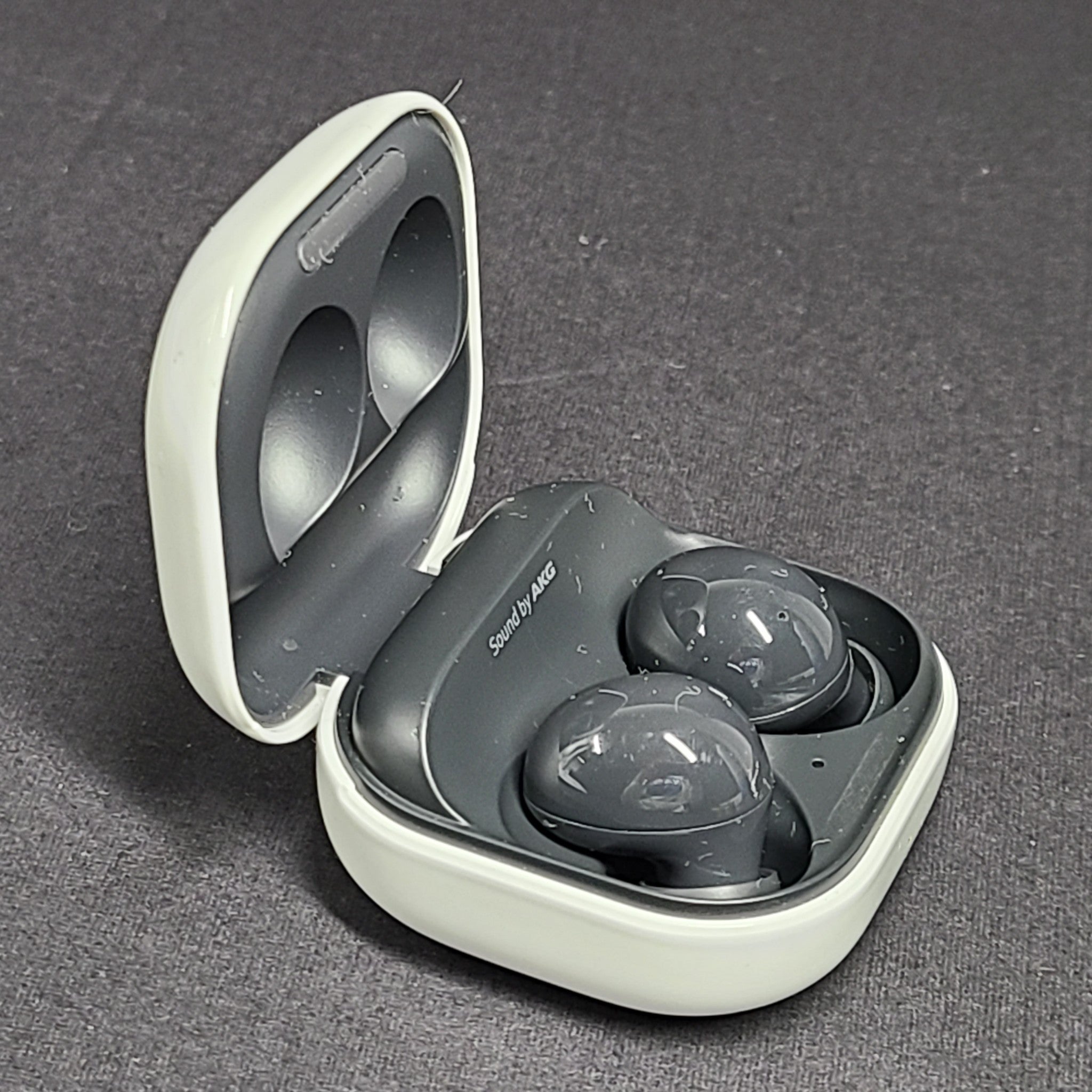 Samsung Galaxy Buds 2 SM-R177 Wireless Bluetooth Earbuds w/ Case Black & White