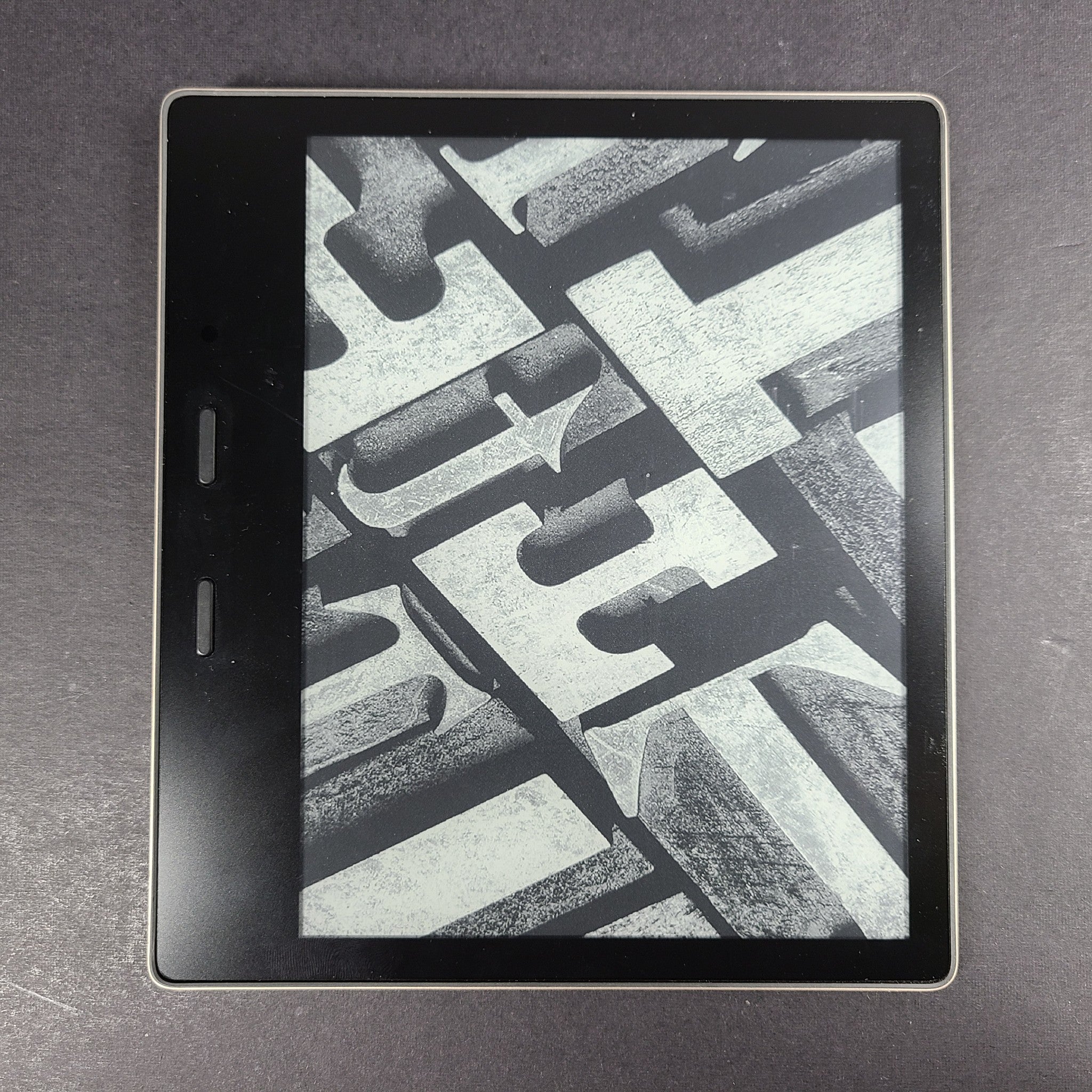 Amazon Kindle Oasis 9th Generation 32GB, Wi-Fi, 7in - Champagne Gold