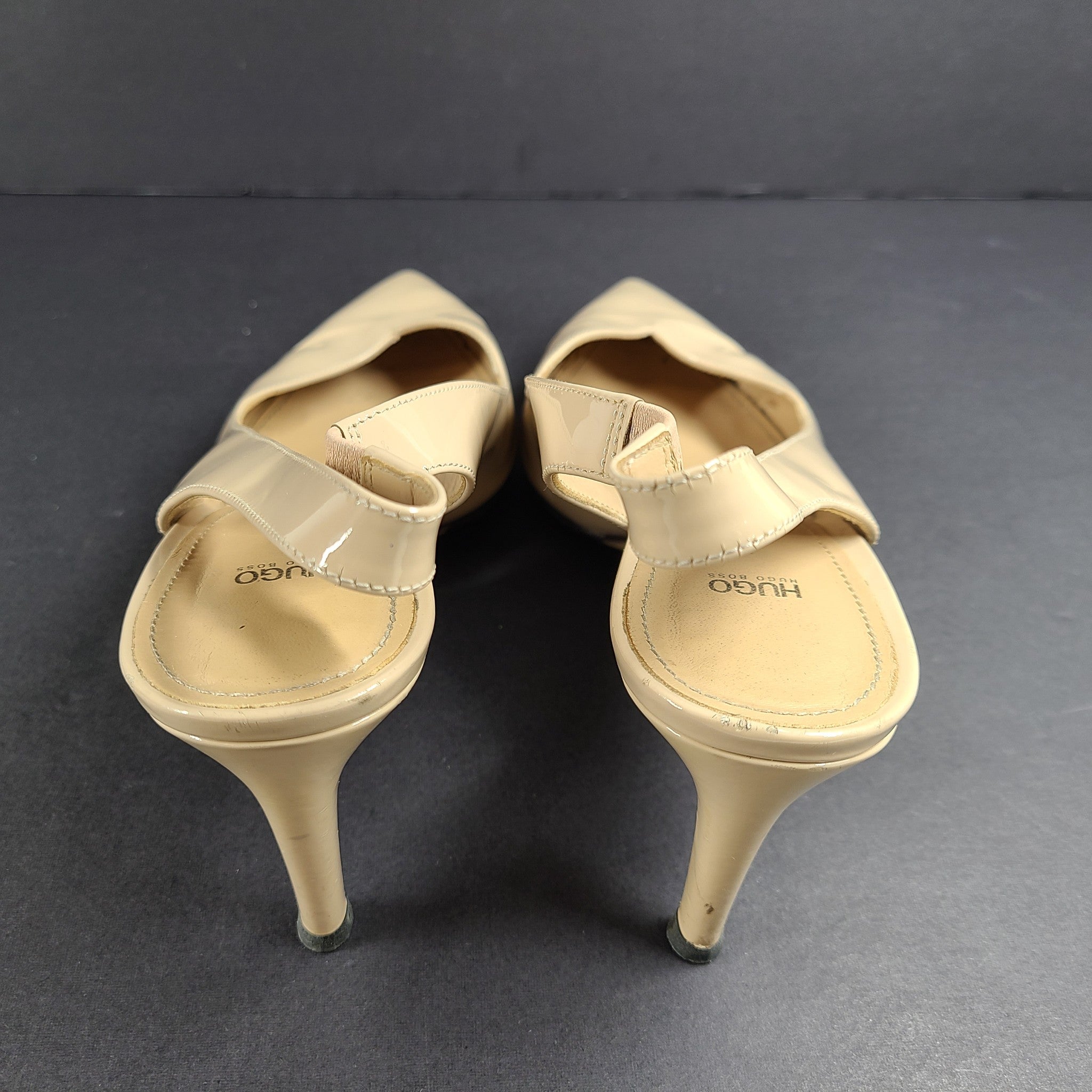 Hugo Boss Hellia Patent Leather Nude Beige Slingback Sandals Pointy Toe Sz 9