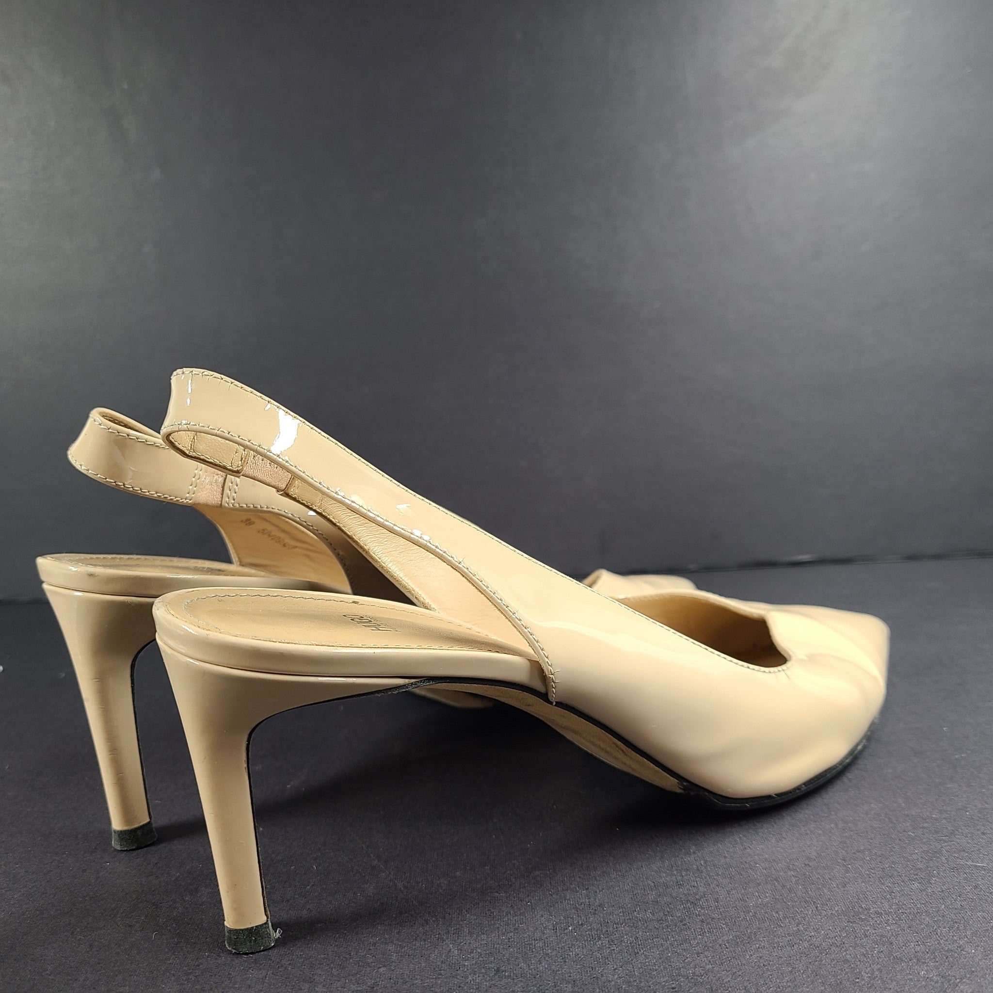 Hugo Boss Hellia Patent Leather Nude Beige Slingback Sandals Pointy Toe Sz 9