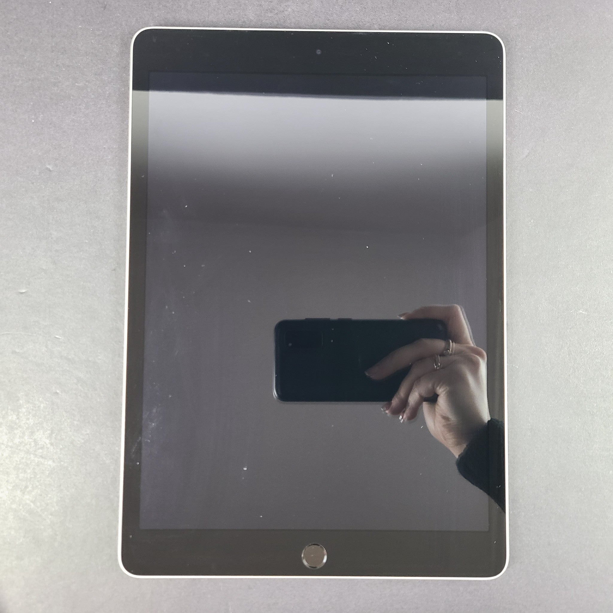Apple iPad 9th Gen. 64GB A2602 Wi-Fi 10.2 in - Silver - Excellent Condition
