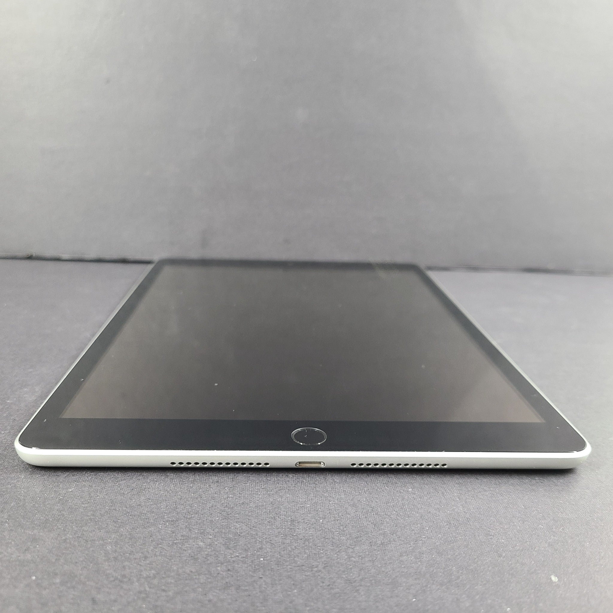 Apple iPad 9th Gen. 64GB A2602 Wi-Fi 10.2 in - Silver - Excellent Condition