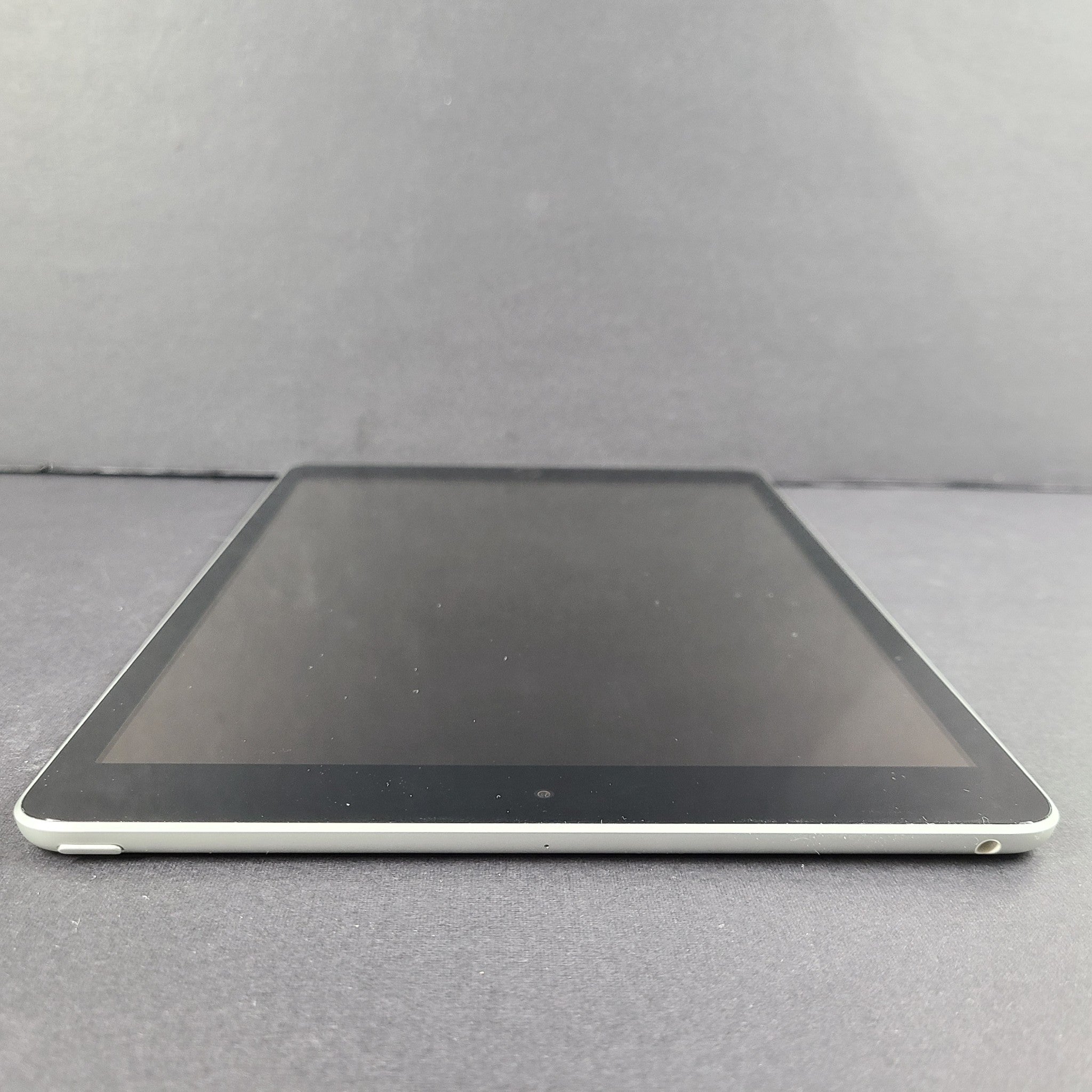 Apple iPad 9th Gen. 64GB A2602 Wi-Fi 10.2 in - Silver - Excellent Condition