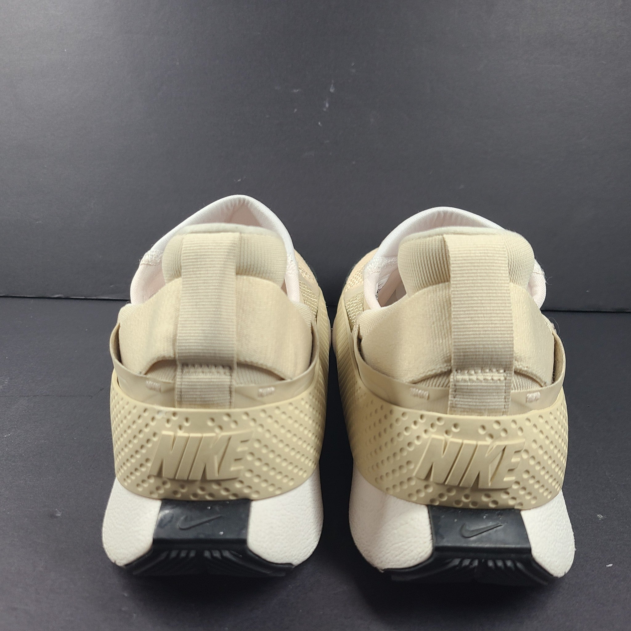Nike Women's Go FlyEase Sanddrift Sneakers Shoes DR5540-103 Beige Sz 7