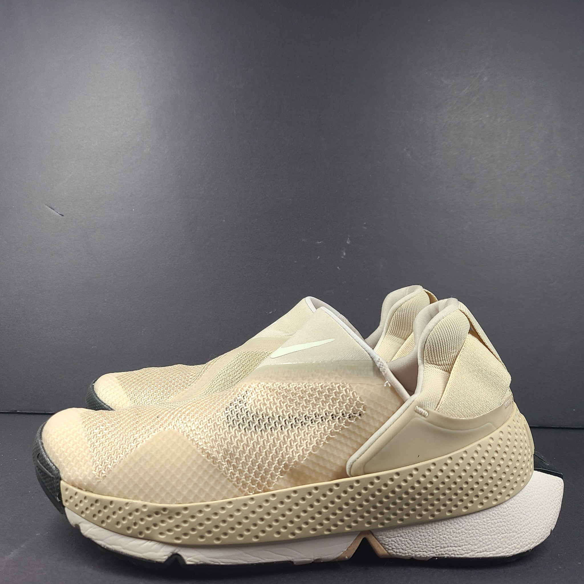 Nike Women's Go FlyEase Sanddrift Sneakers Shoes DR5540-103 Beige Sz 7