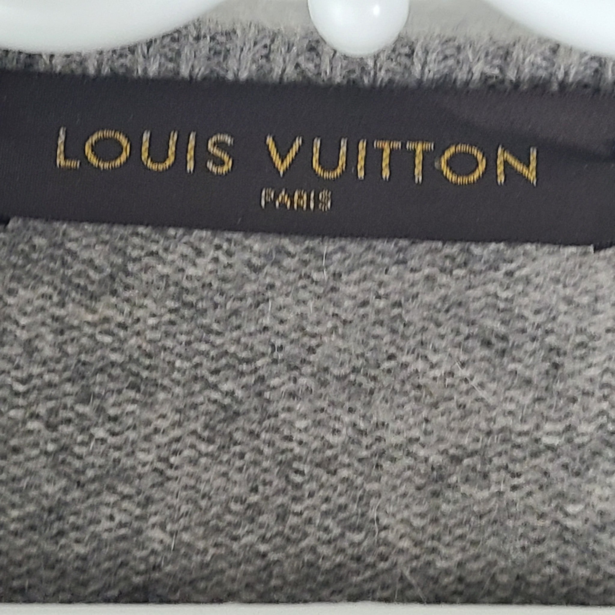 Louis Vuitton Men's Pure Cashmere V Neck Sweater Soft Made in Italy Gray Sz S