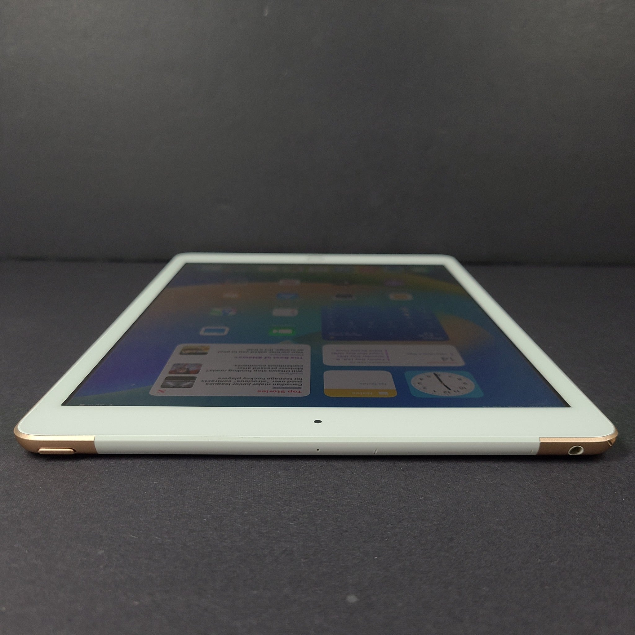 Apple iPad 8th Gen. 32GB, Wi-Fi + 4G (Unlocked), 10.2 in - Rose Gold