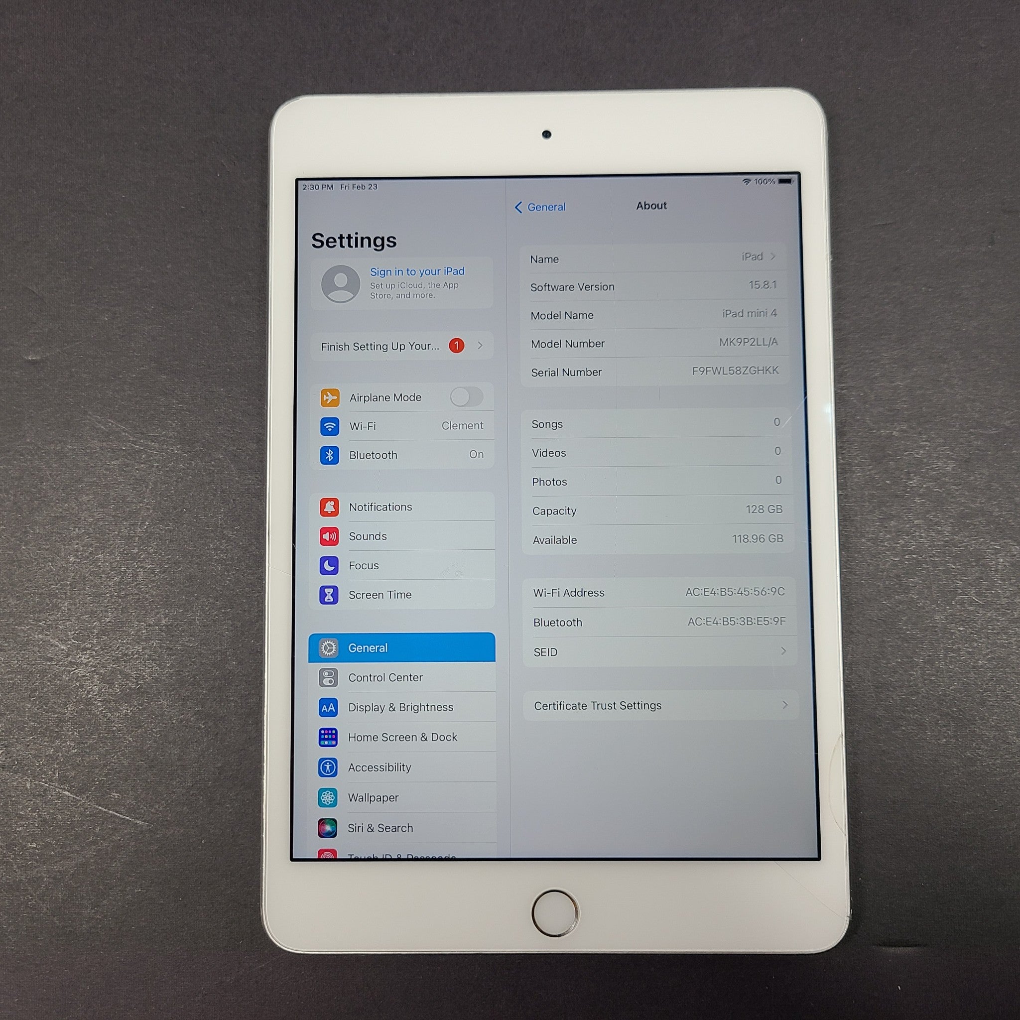 Apple iPad mini 4 (4th Gen) 128GB, Wi-Fi, 7.9in iOS Tablet A1538 - Silver READ