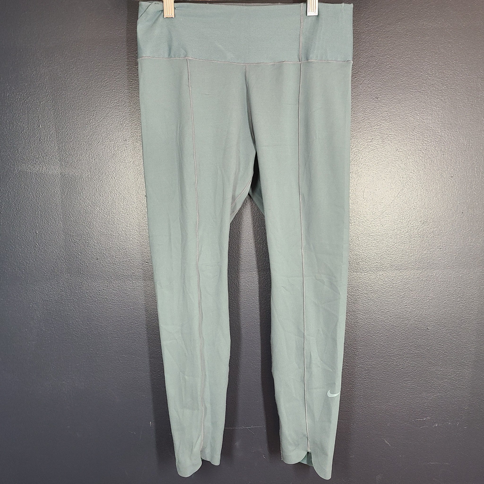 Nike Women's One Luxe Mid-Rise Crop Leggings Tight Fit DA0833-387 Green Sz M
